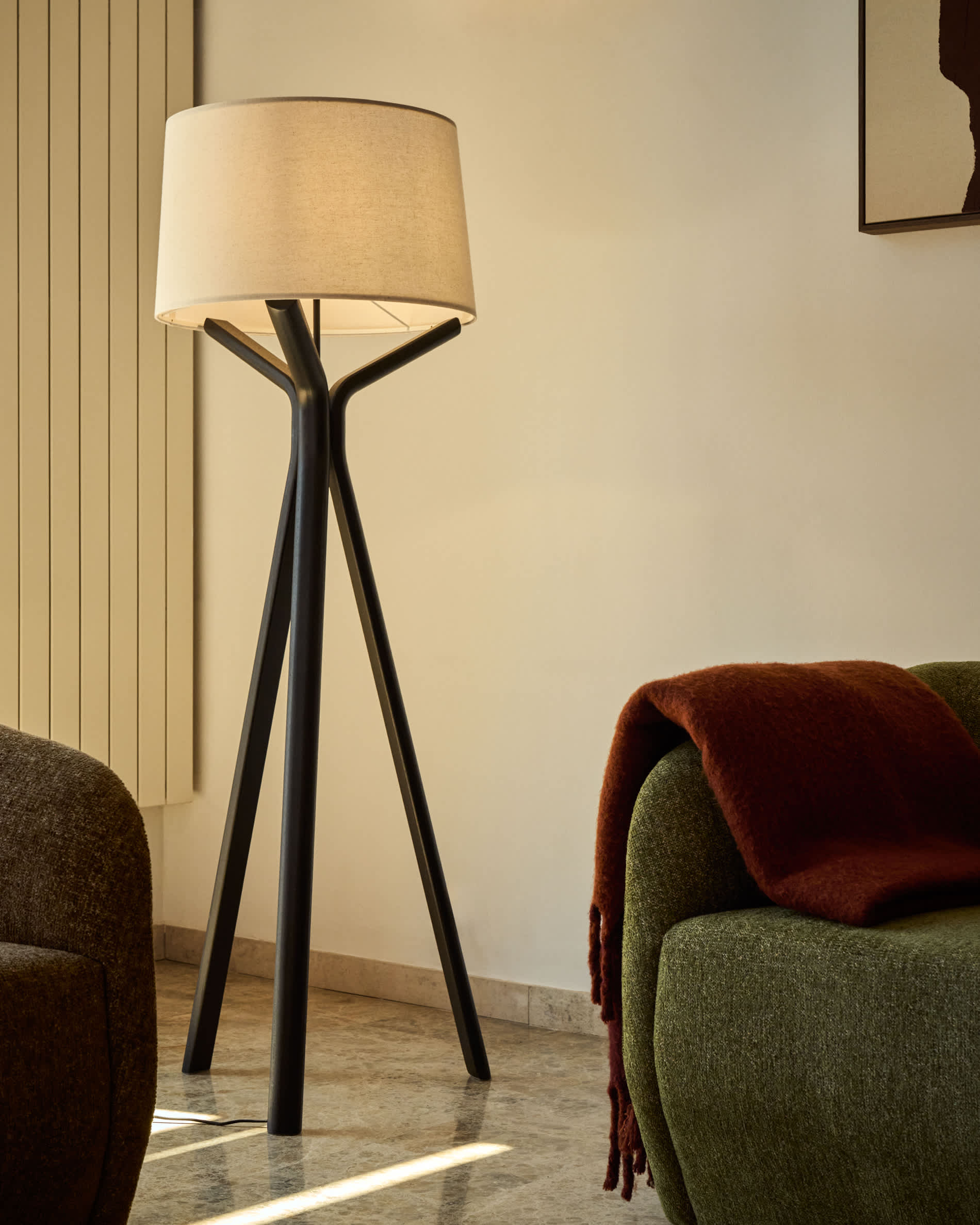 Ubira oak wood floor lamp with black finish and linen lampshade