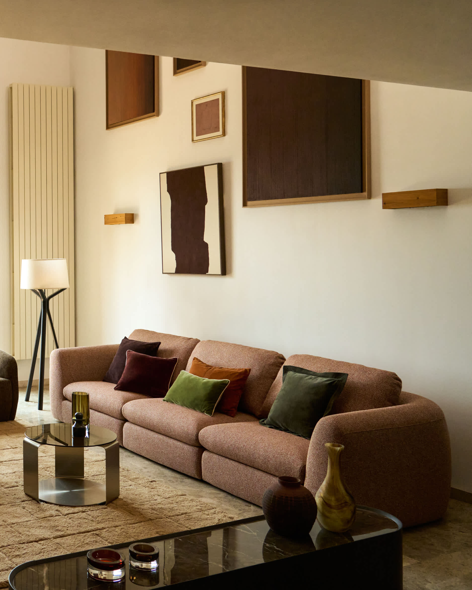 Ubira oak wood floor lamp with black finish and linen lampshade
