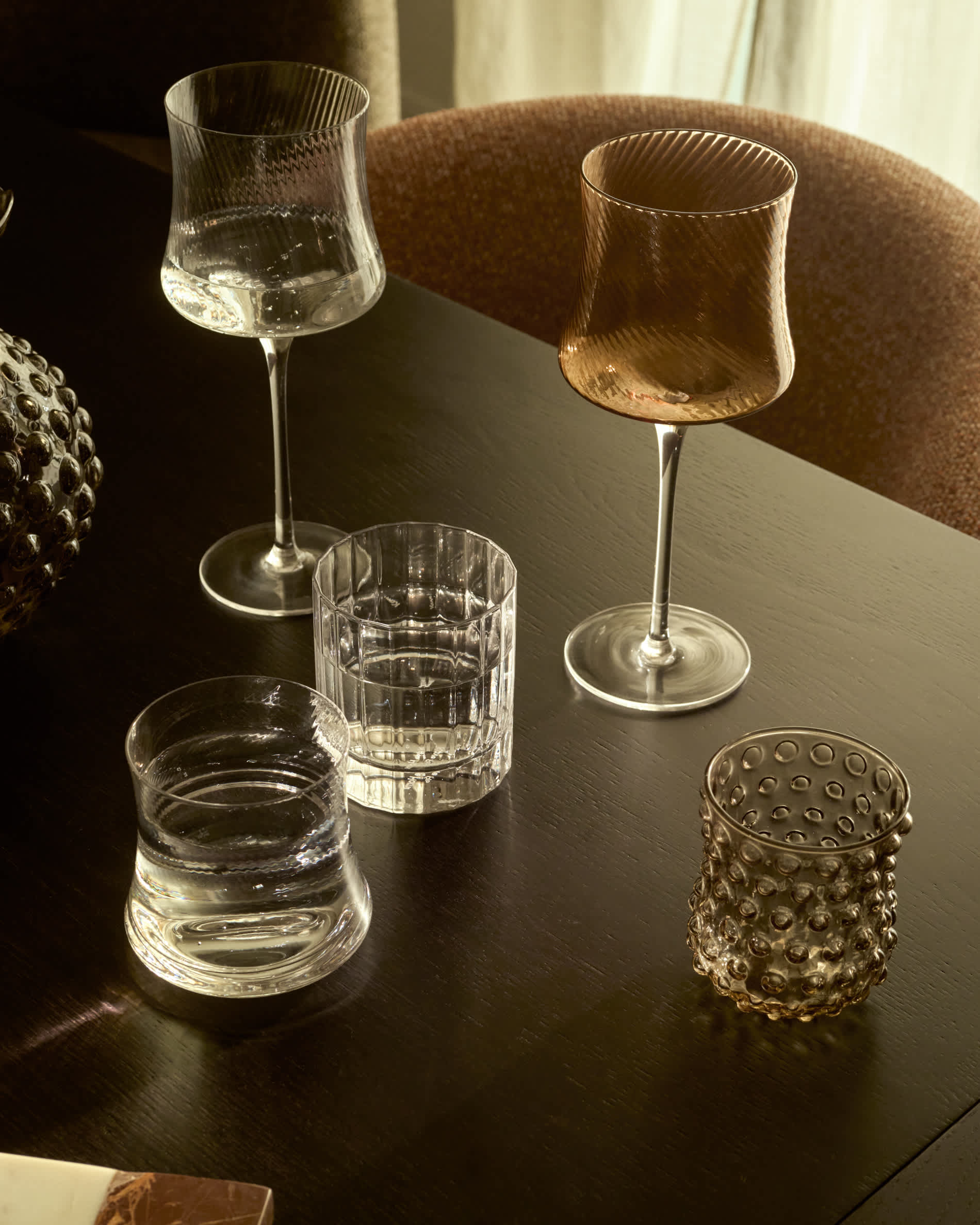 Nivor clear drinking glass with carved vertical relief, 30 cl