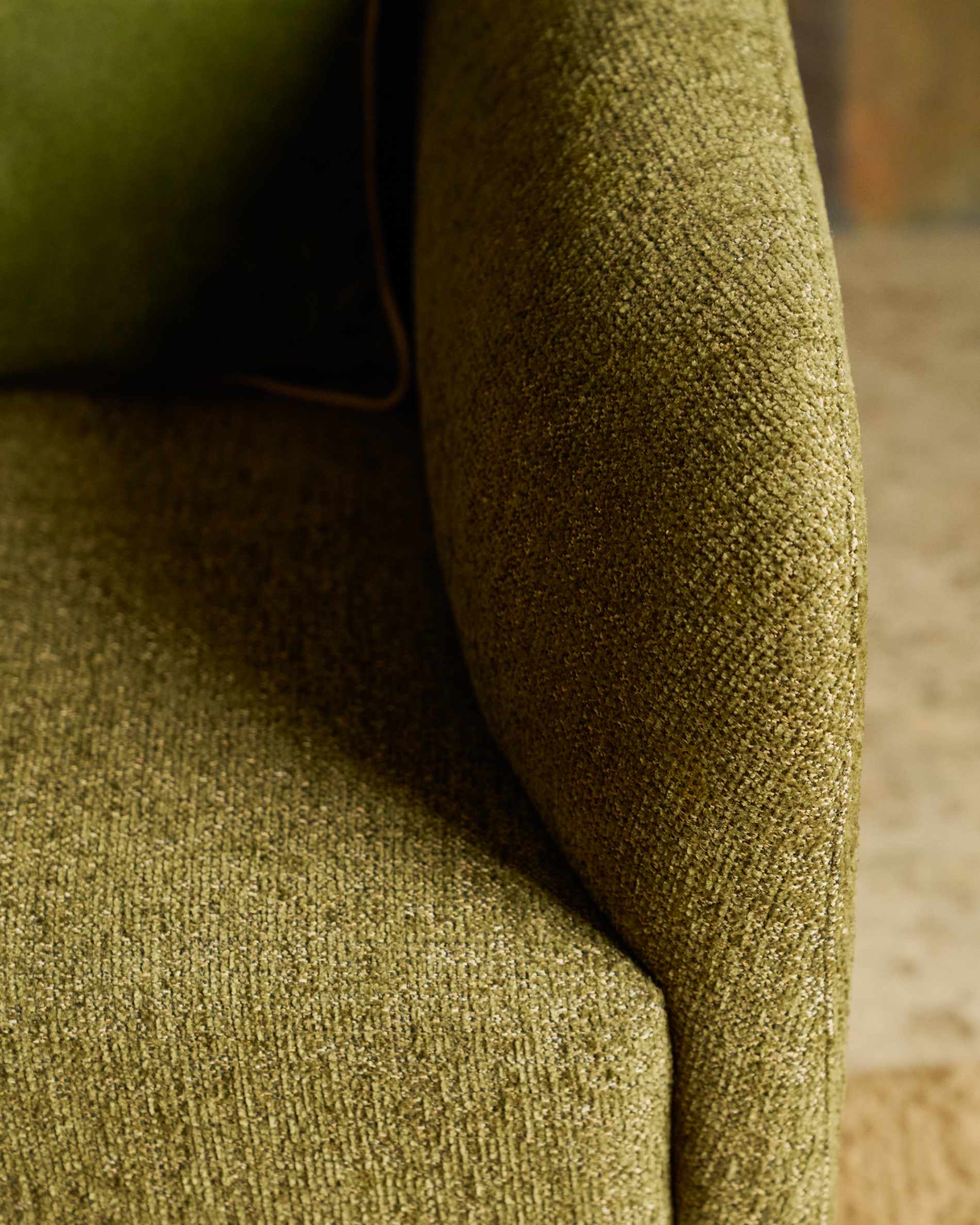 Milare armchair in olive green chenille 83 cm FSC 100%