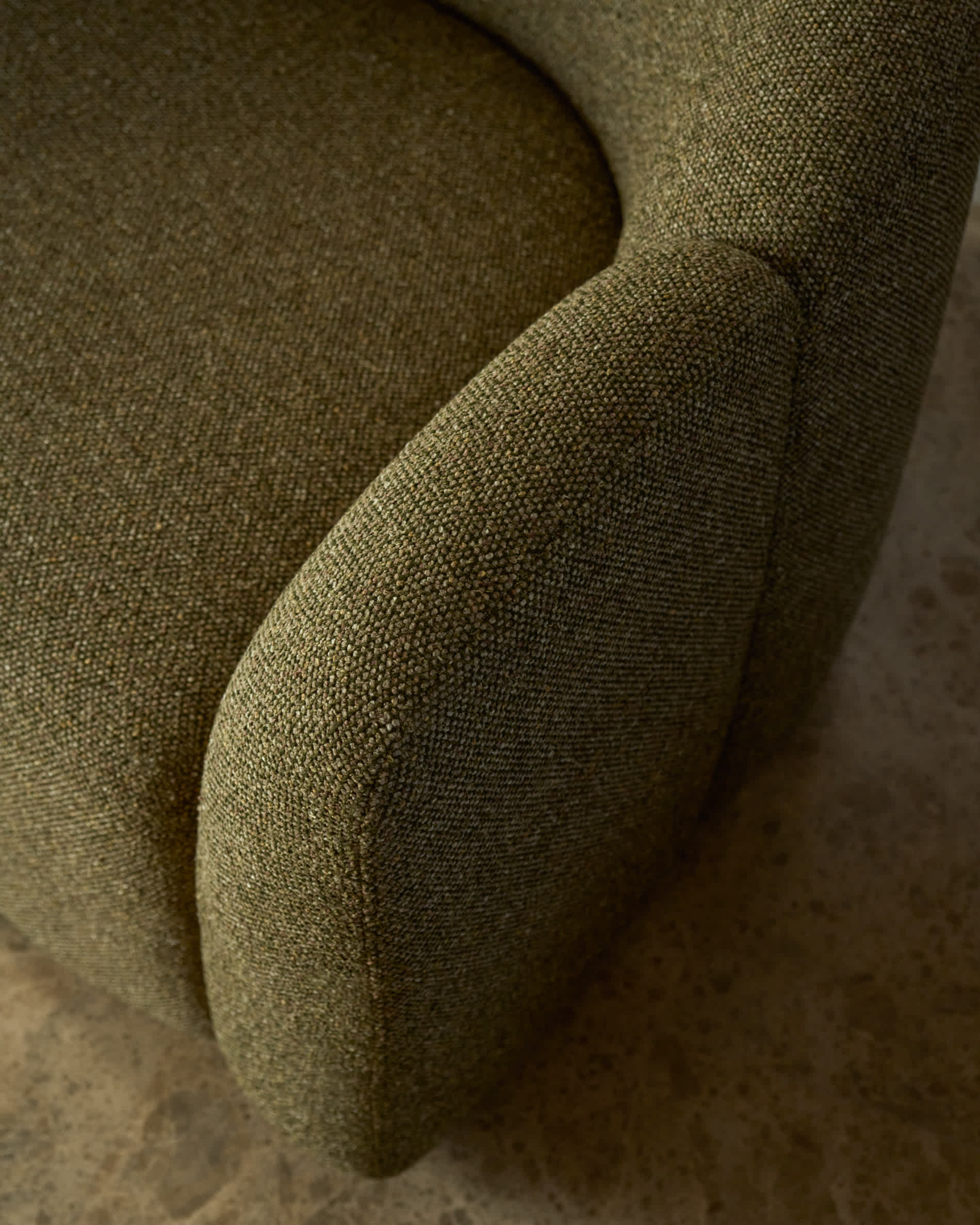 Corvena armchair in olive green chenille FSC Mix Credit 98 cm