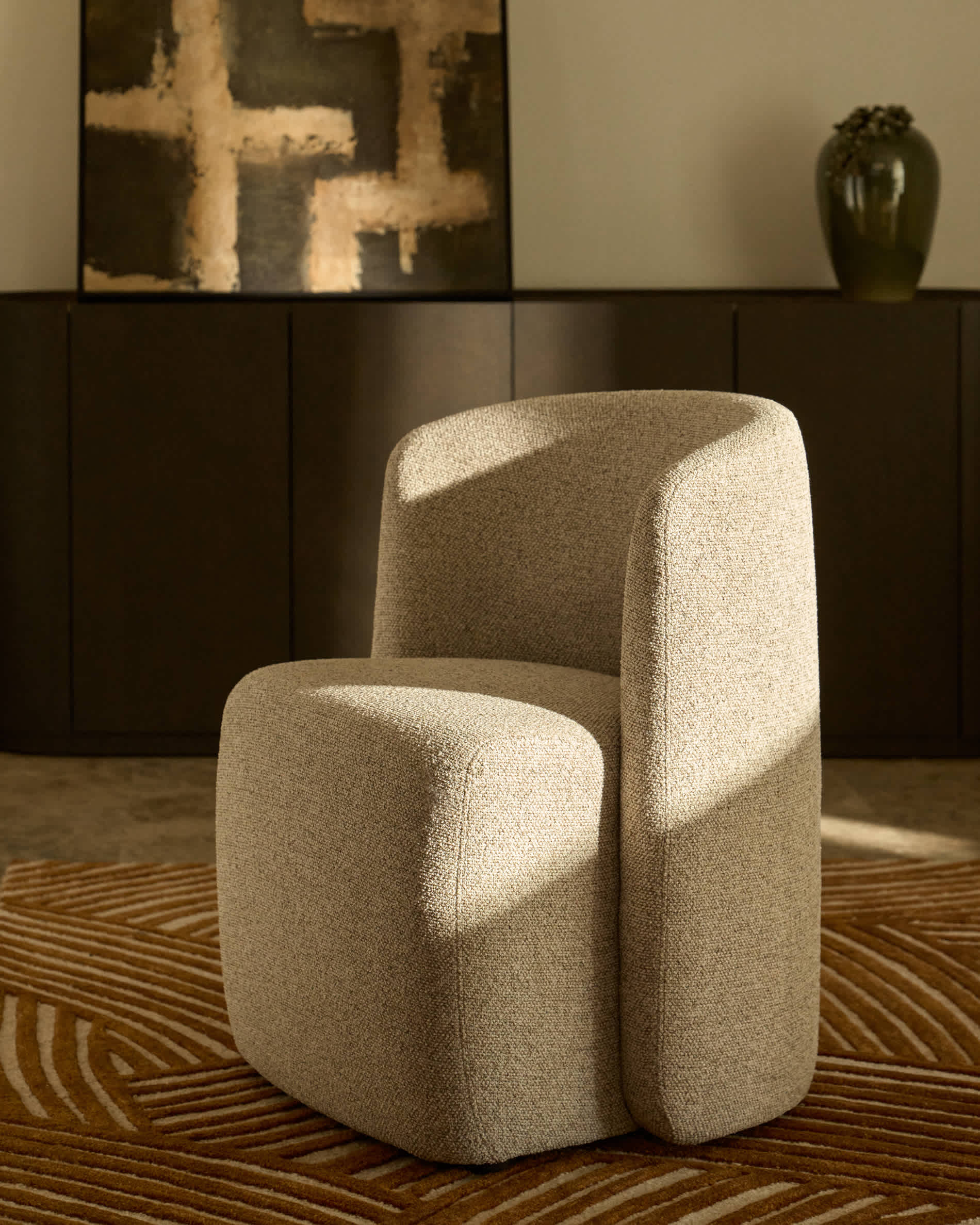 Corvena chair in beige chenille FSC Mix Credit