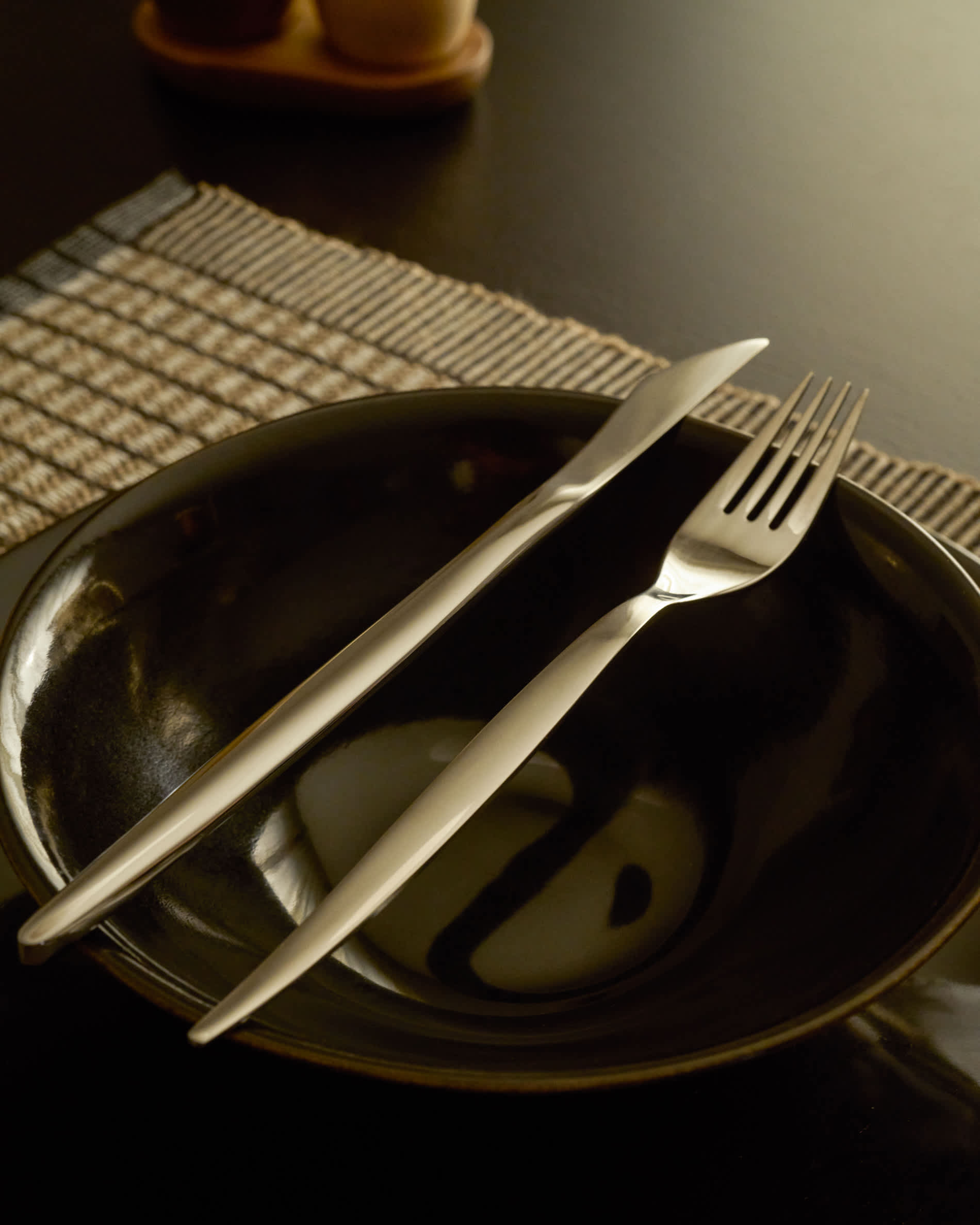 Selua 16-piece stainless steel cutlery set with a glossy finish