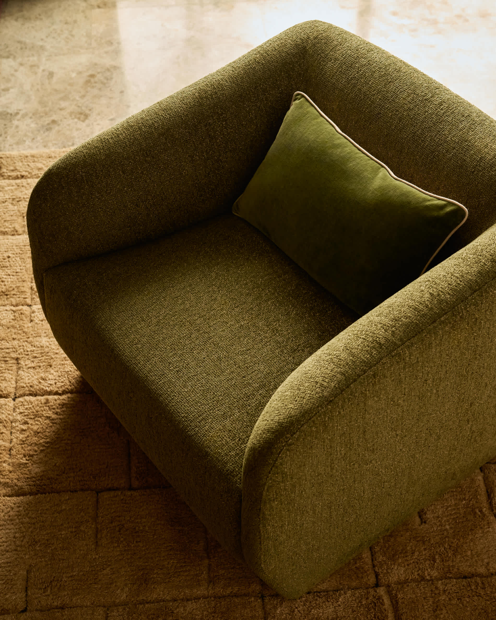 Milare armchair in olive green chenille 83 cm FSC 100%