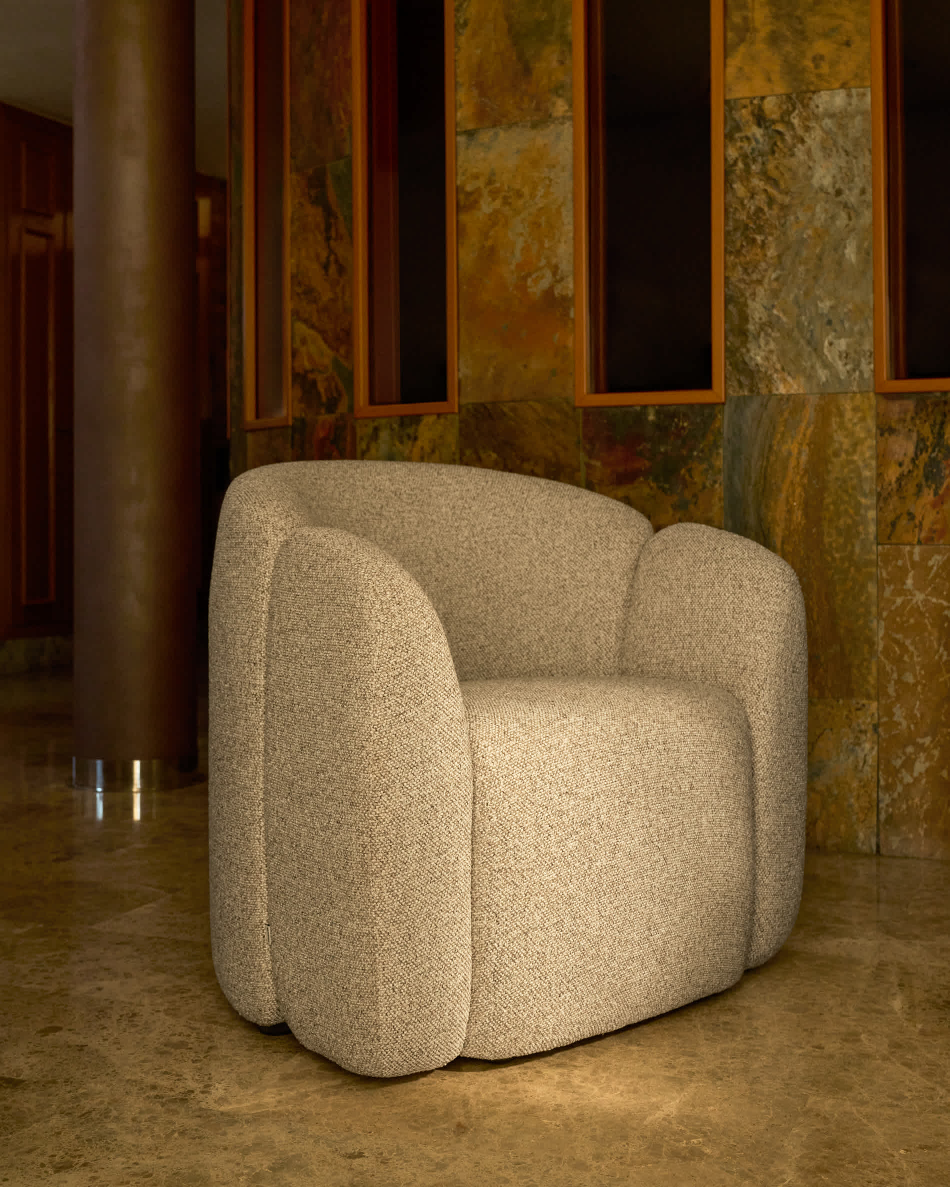 Corvena armchair in beige chenille FSC Mix Credit 85 cm
