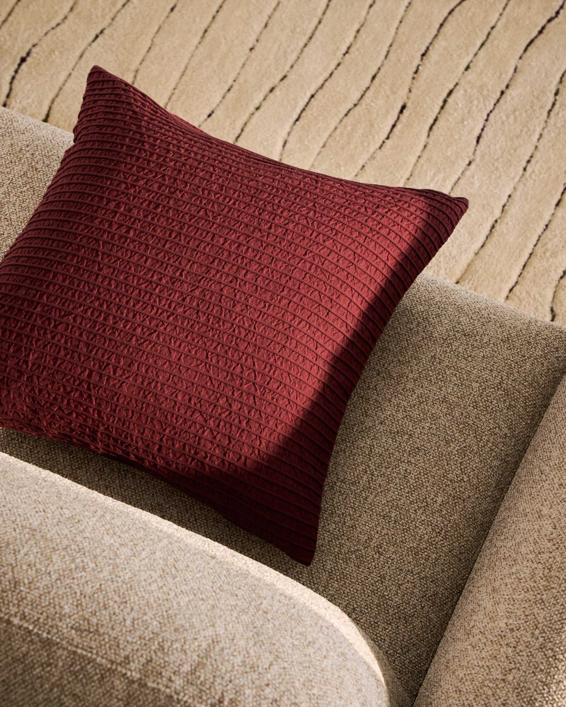 Tarilo maroon 100% cotton pleated cushion cover 50 x 50 cm