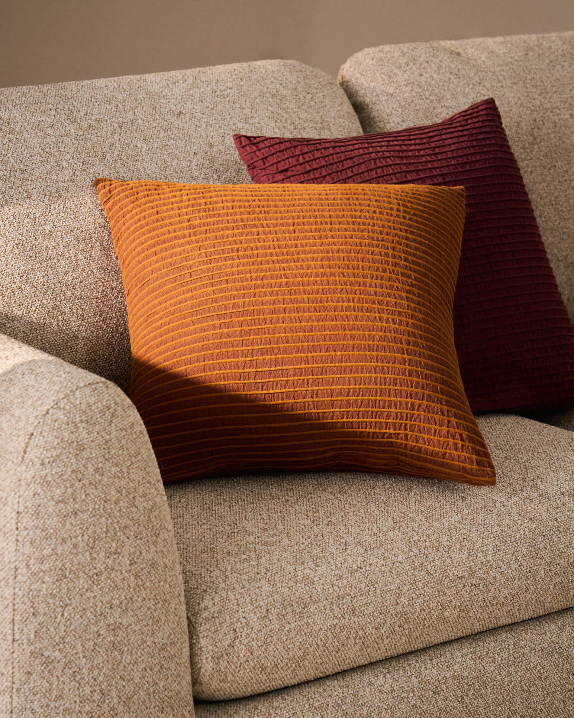 Tarilo orange 100% cotton pleated cushion cover 50 x 50 cm