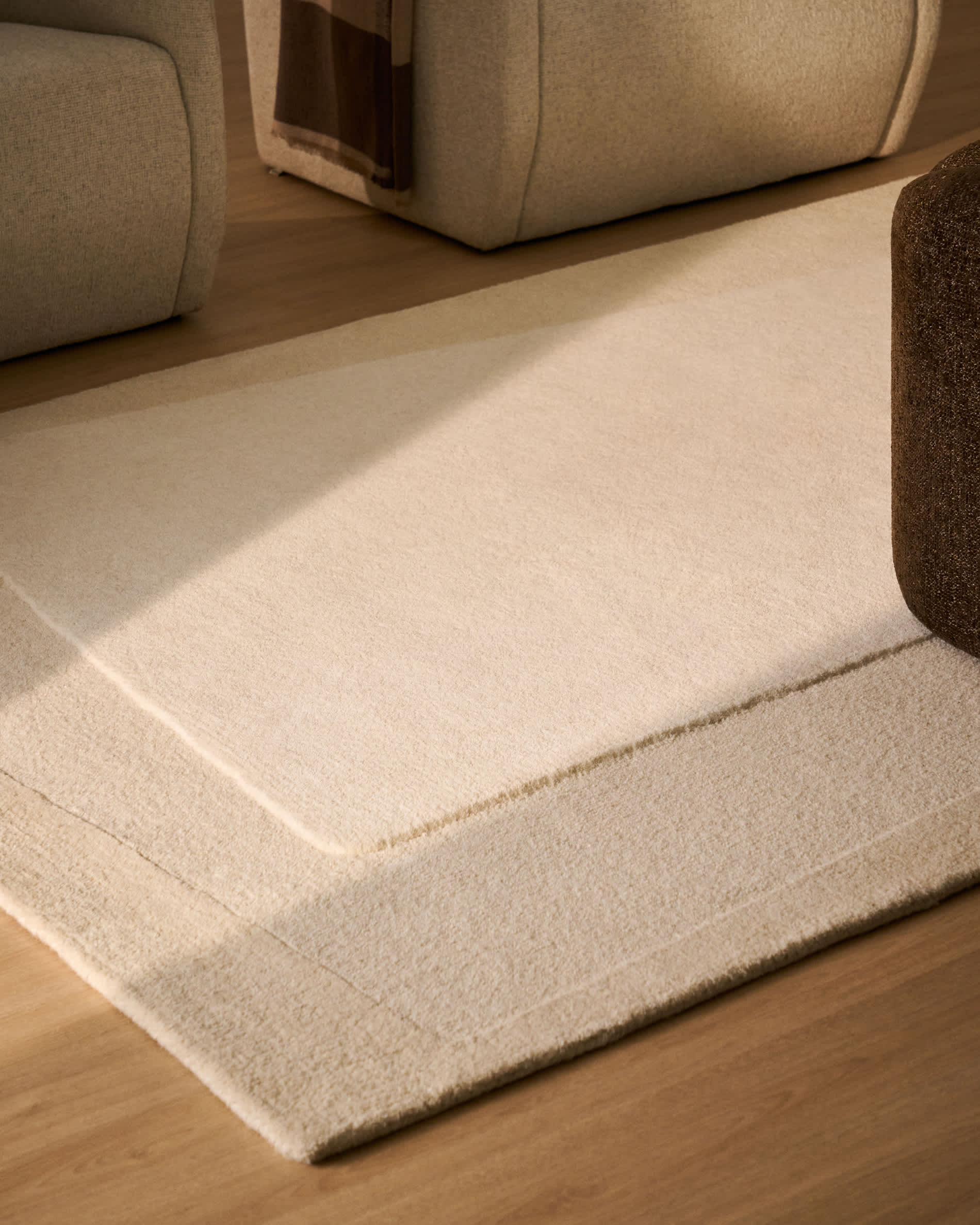 Dennie wool rug with beige graphic 200 x 300 cm