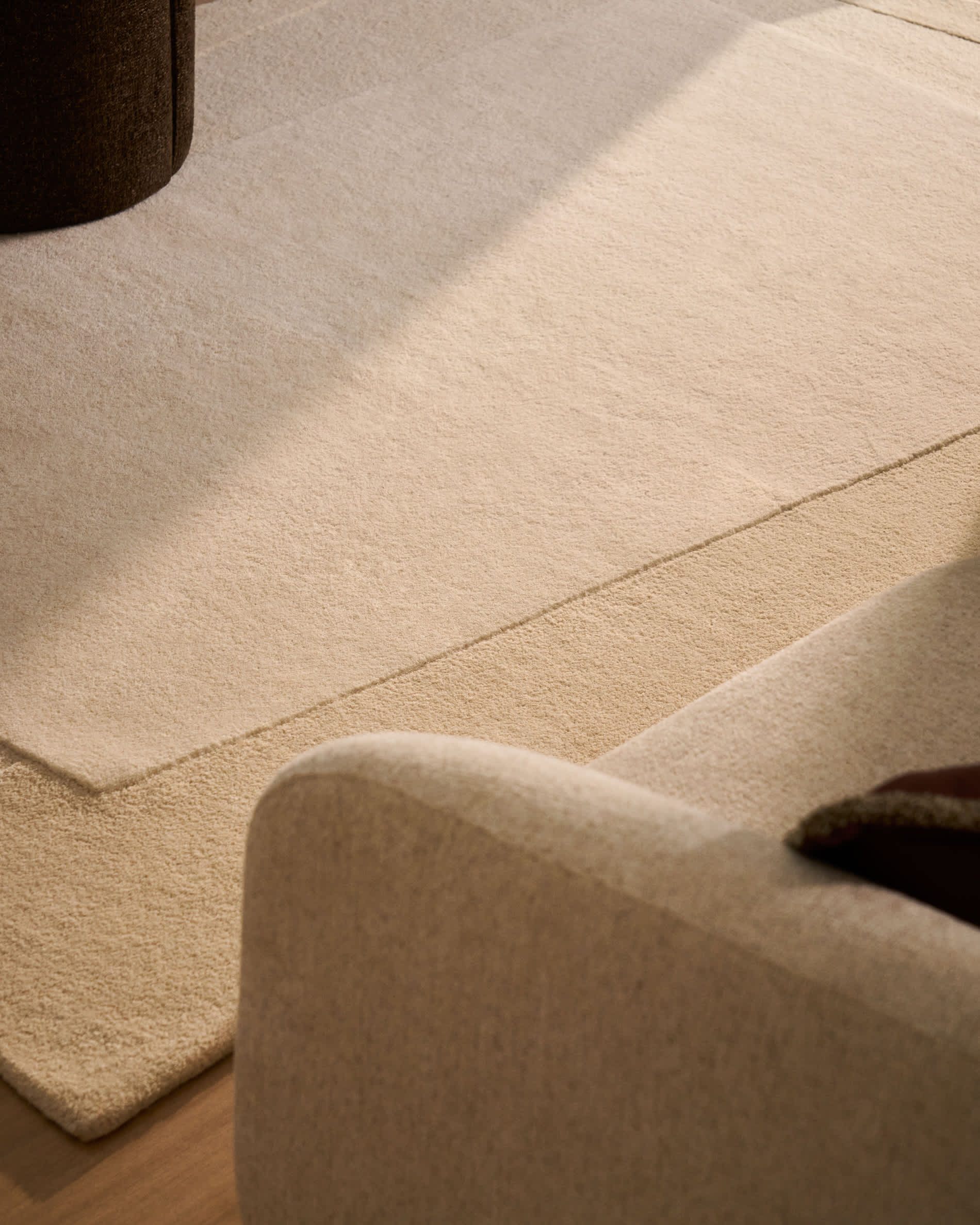 Dennie wool rug with beige graphic 200 x 300 cm