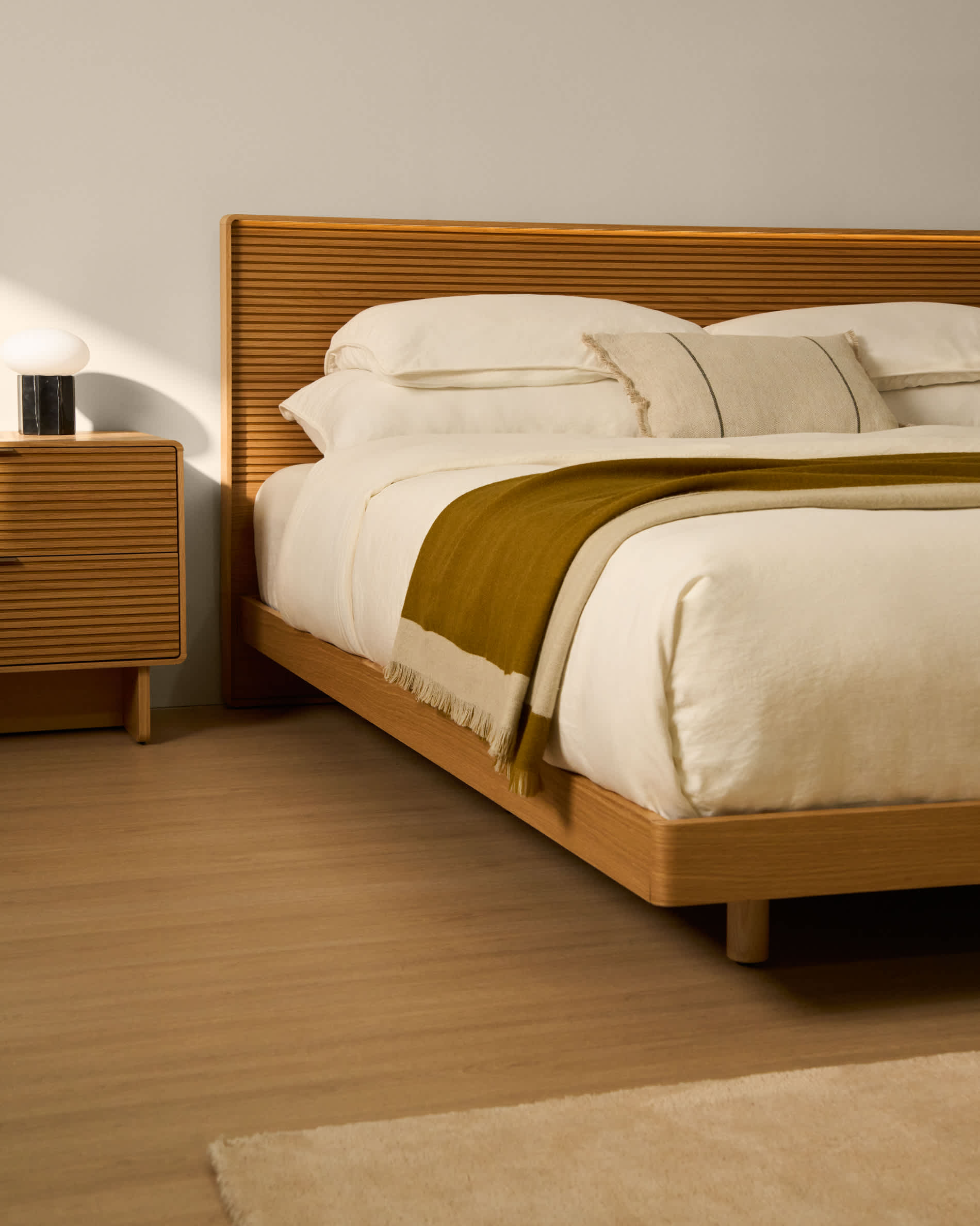 Norlen bed in oak veneer with natural finish and LED light for 160 x 200 cm mattress FSC Mix Credit