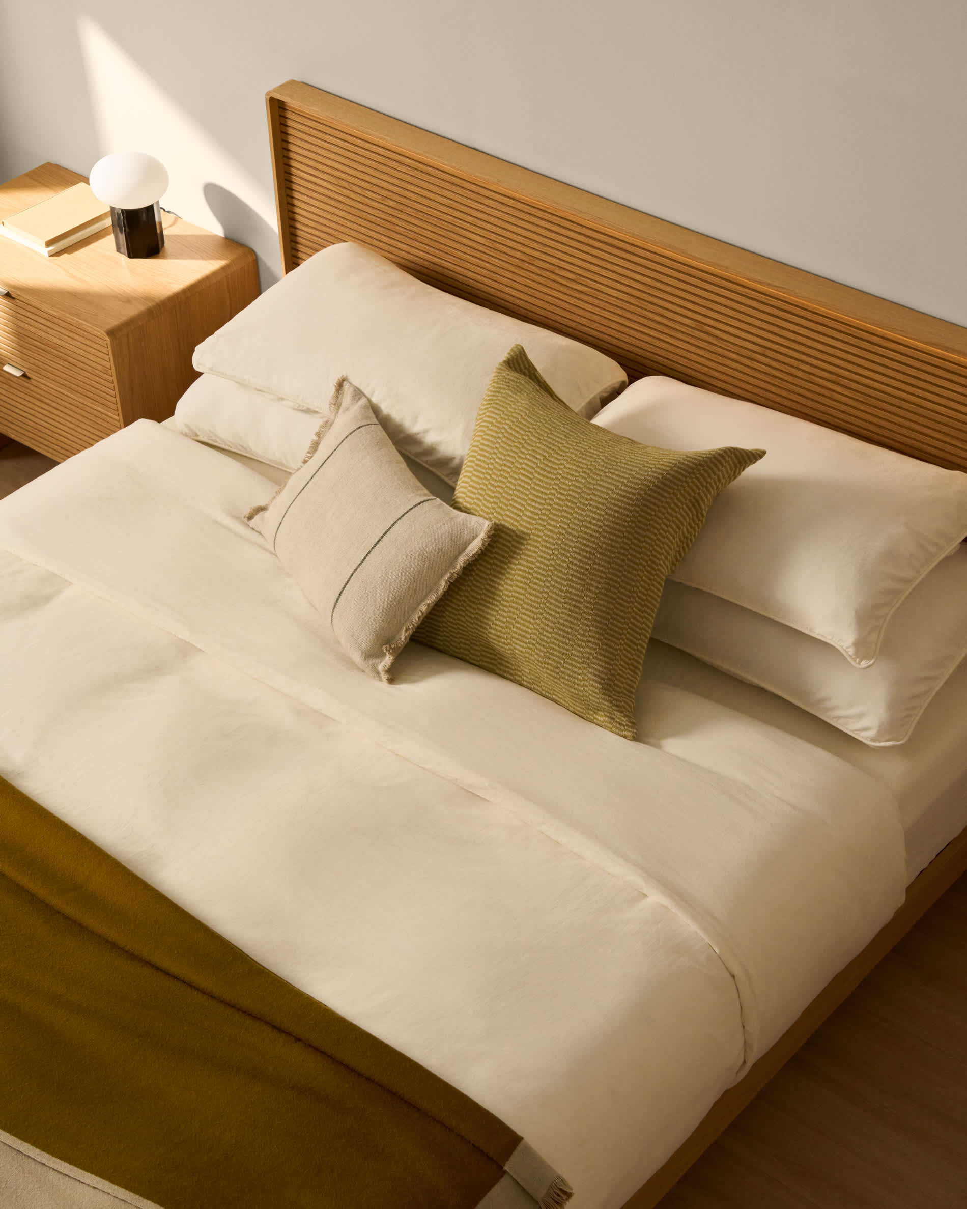 Norlen bed in oak veneer with natural finish and LED light for 160 x 200 cm mattress FSC Mix Credit