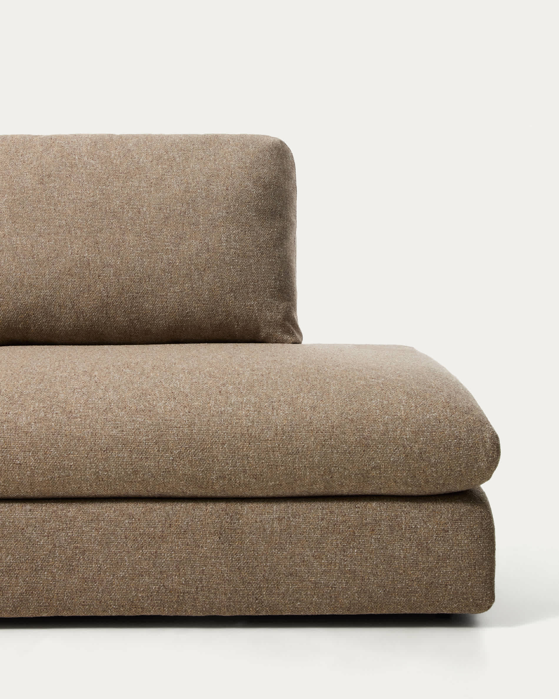 Vera light brown 4-seater sofa with right-hand end section 322 cm FSC Mix Credit