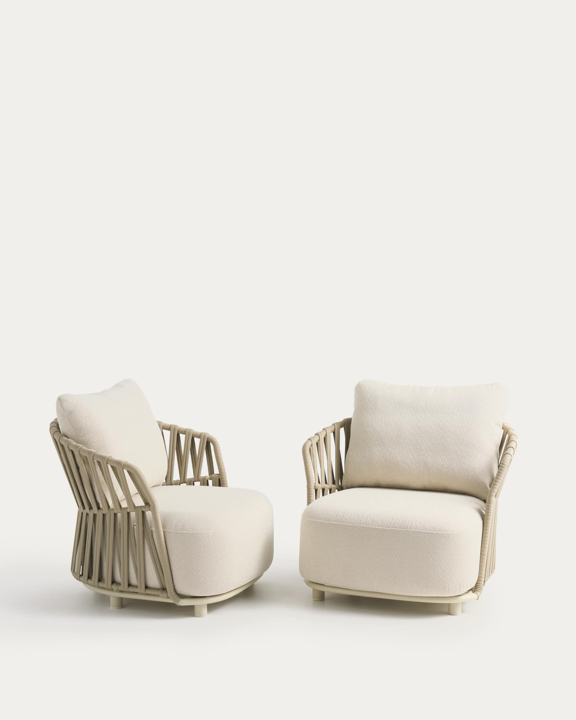 Set of 2 Osani armchairs in ecru aluminium and taupe rope cord with Drasi side table in travertine-effect concrete Ø 60 cm