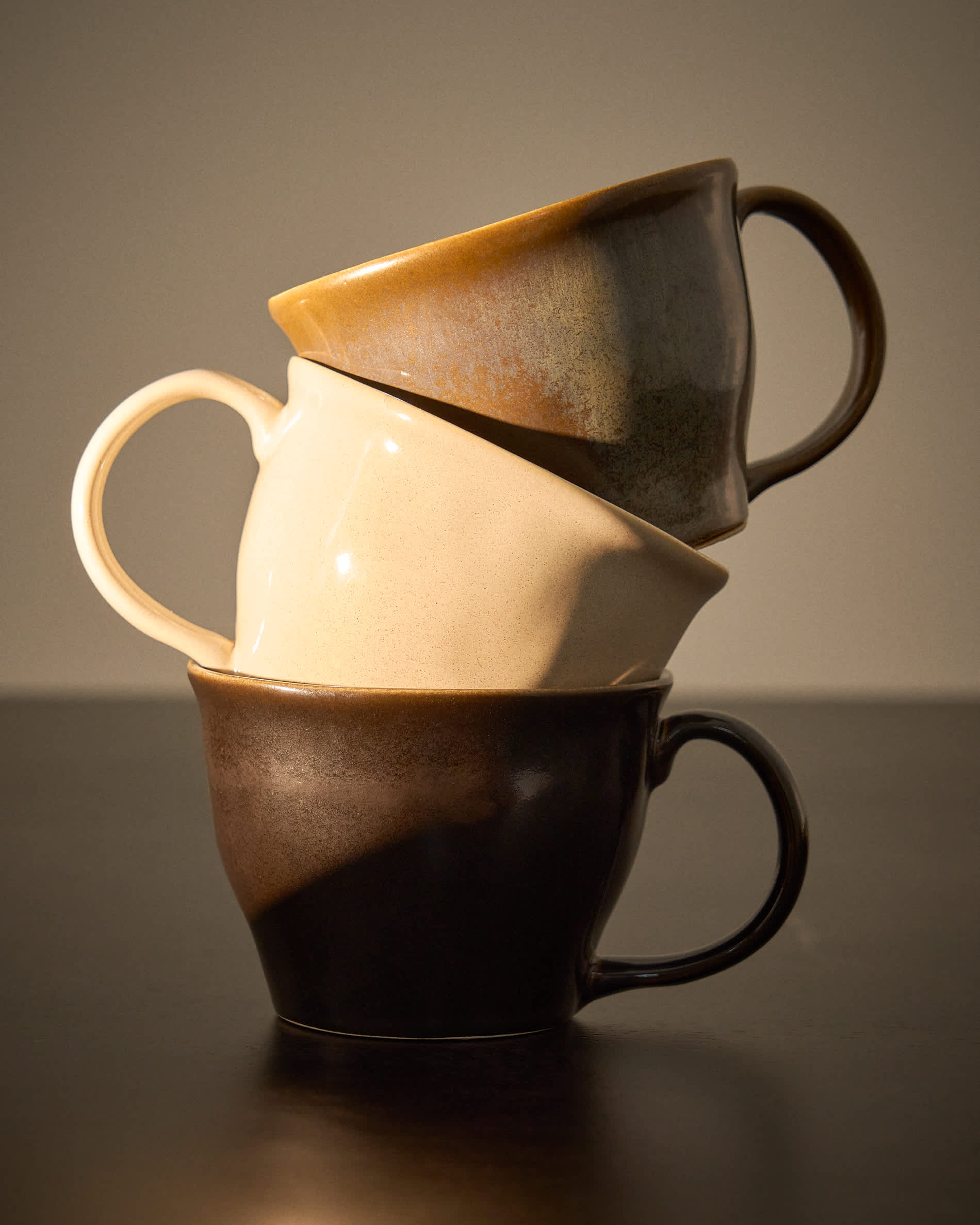 Aderno dark brown ceramic mug