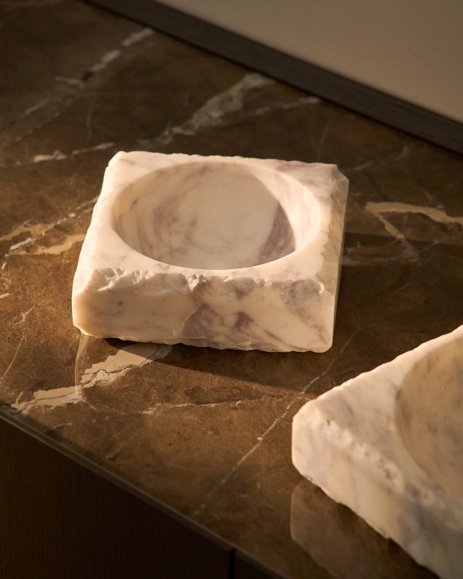 Vemi decorative white marble tray with raw finish 15 x 15 cm