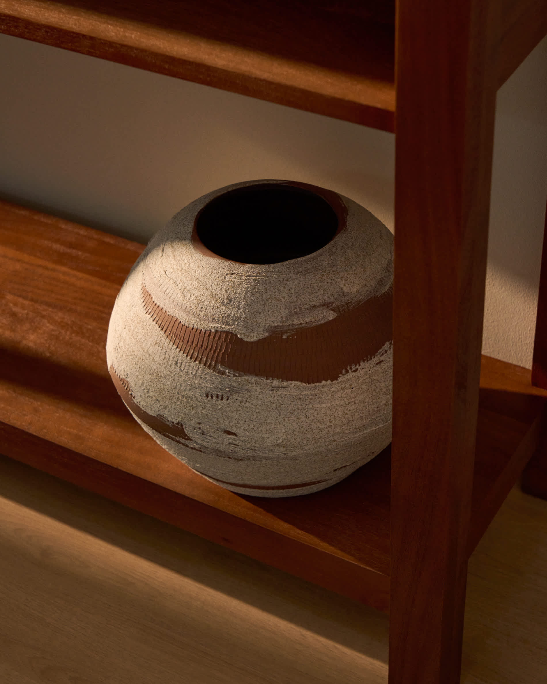 Emiro vase in terracotta and white ceramic 24cm
