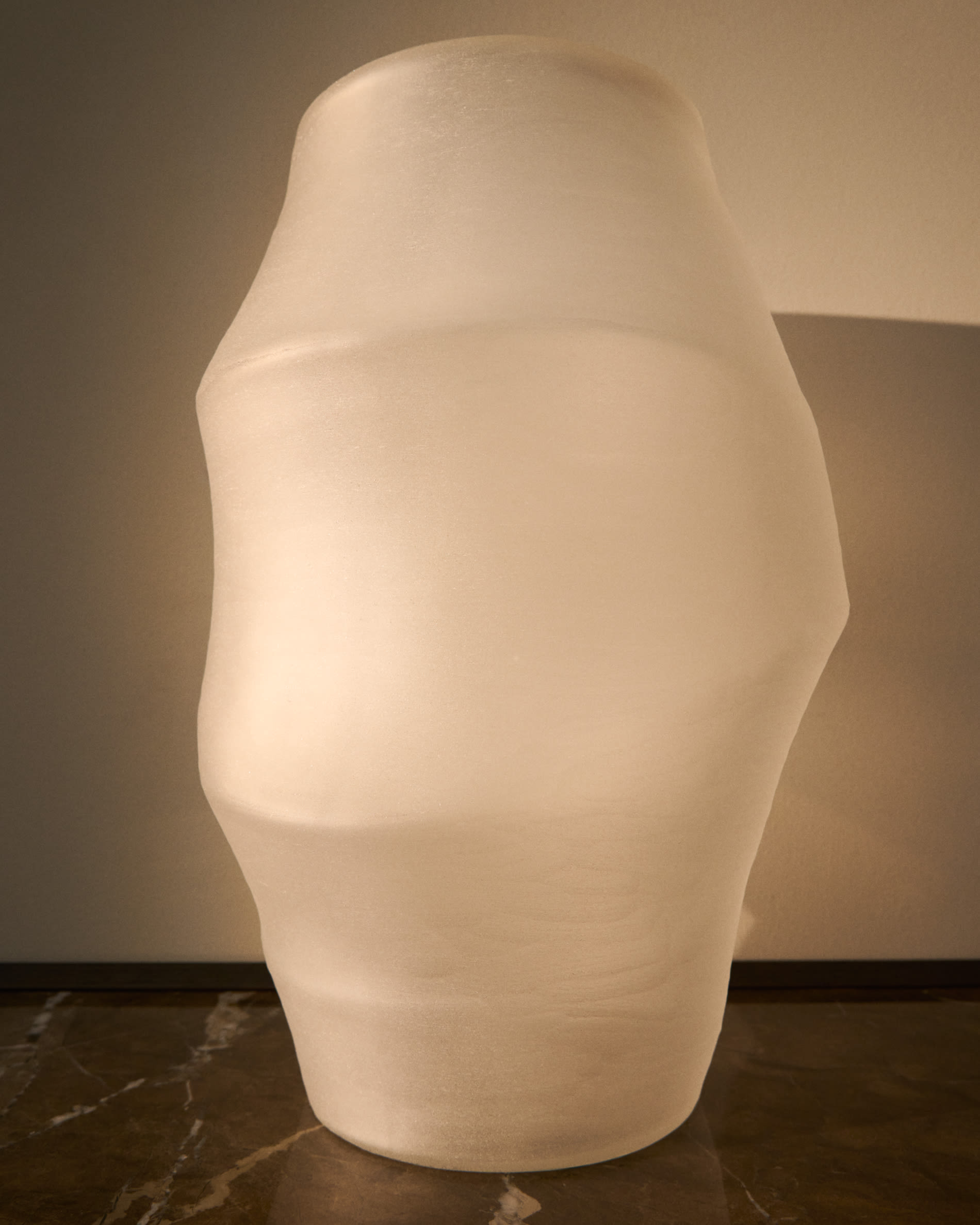 Neluo vase in opaque white glass 49cm
