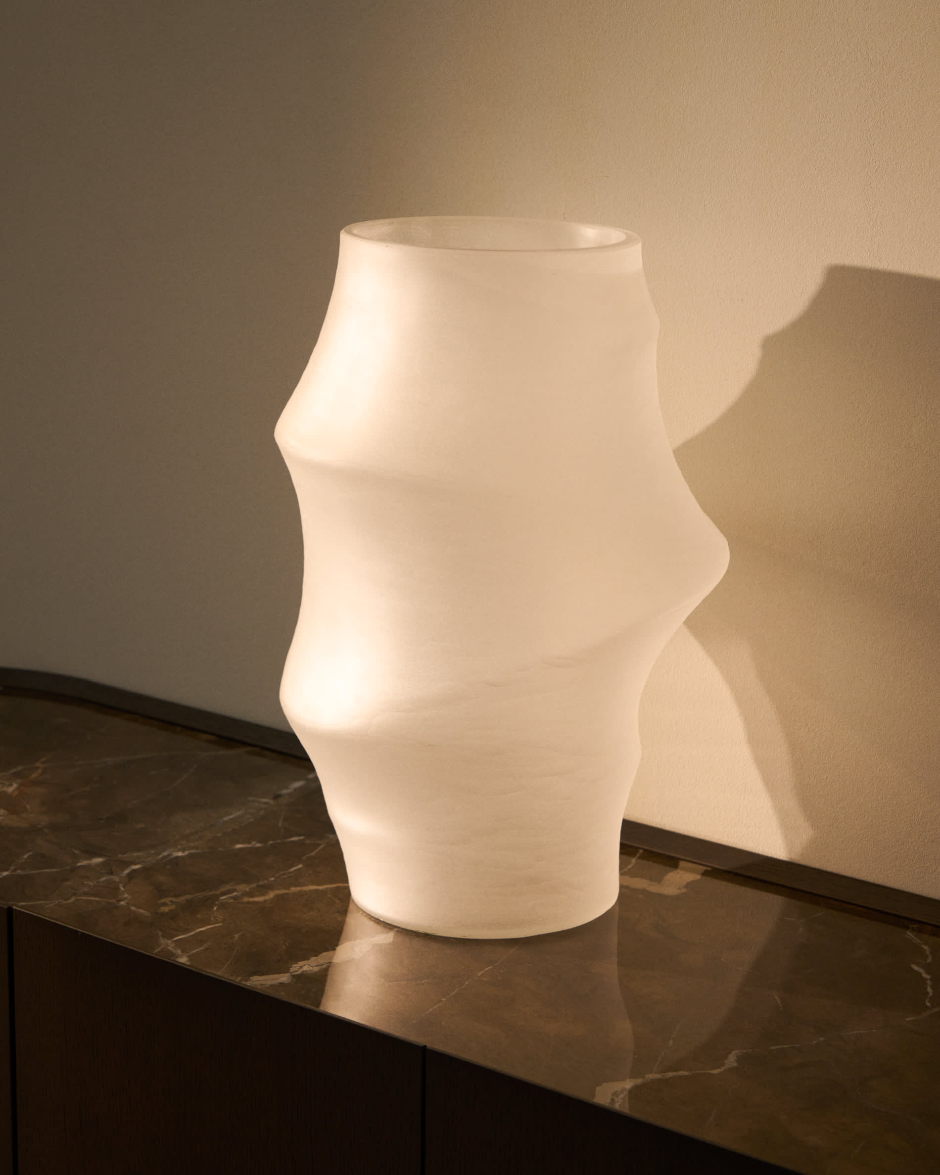 Neluo vase in opaque white glass 49cm