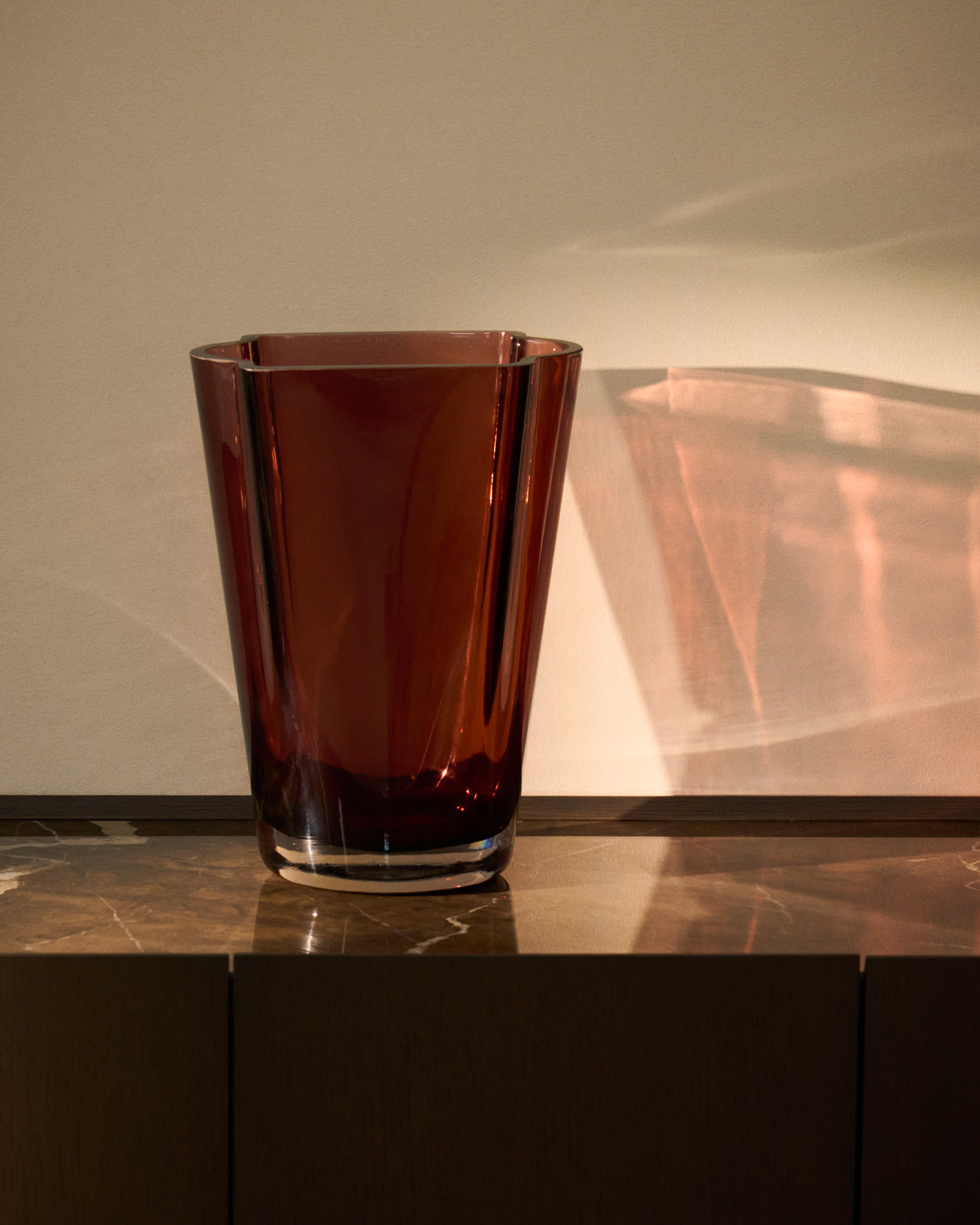Uconi vase in burgundy glass 35cm