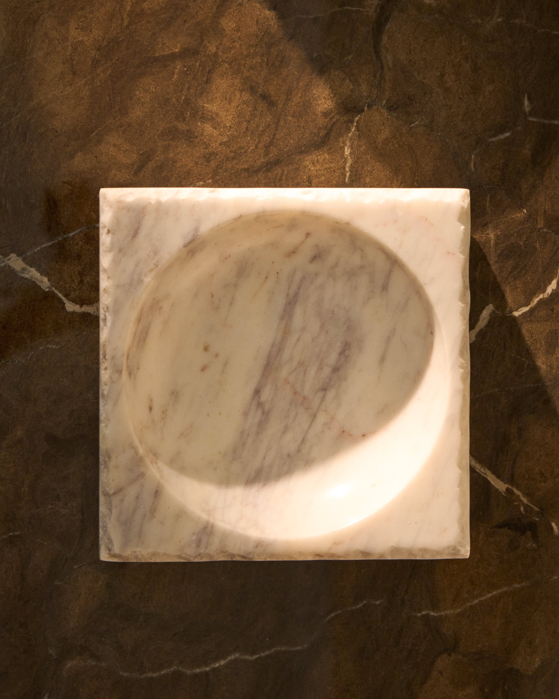 Vemi decorative white marble tray with raw finish 20 x 20 cm