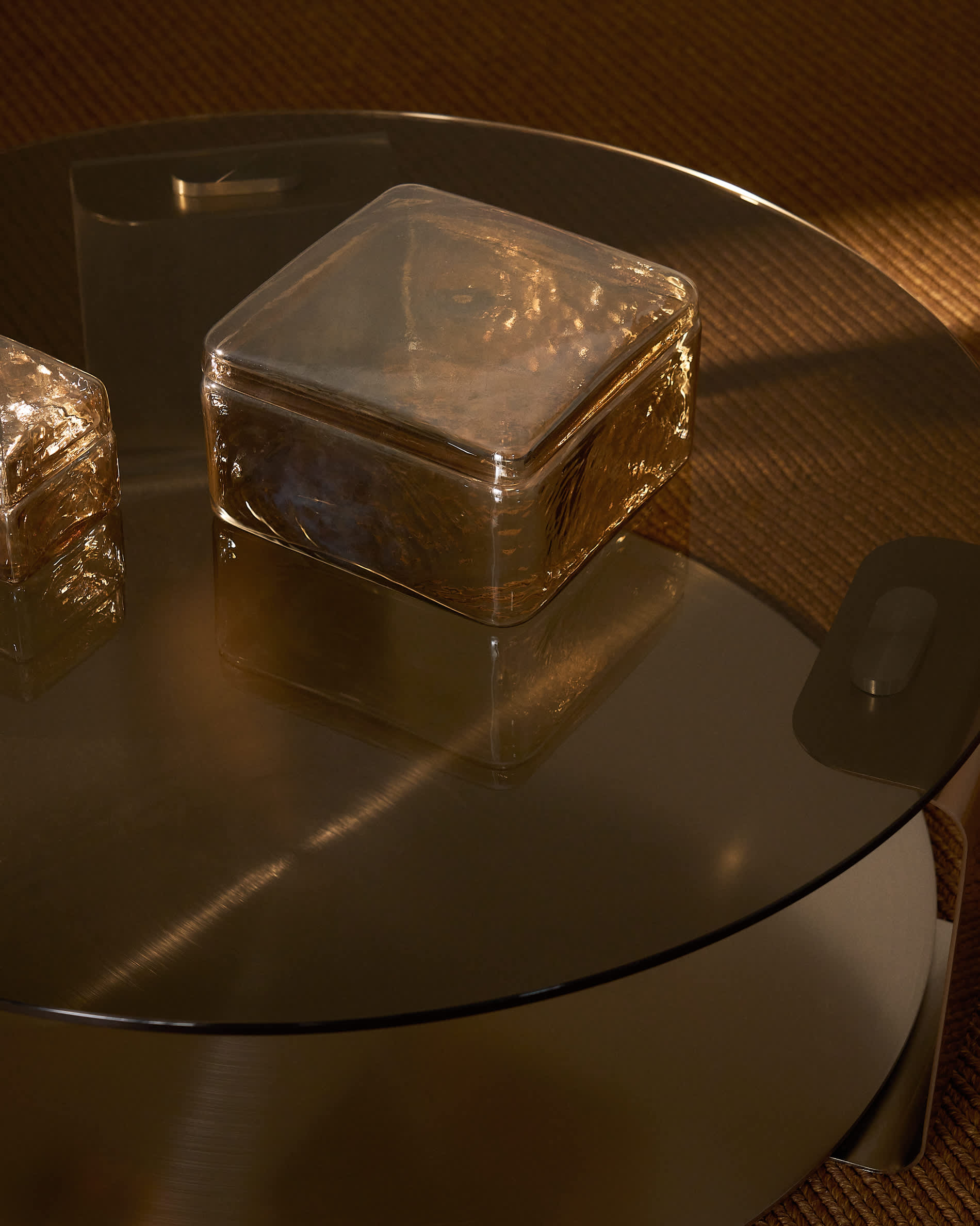 Aveli iridescent beige glass decorative box 14 x 14 cm