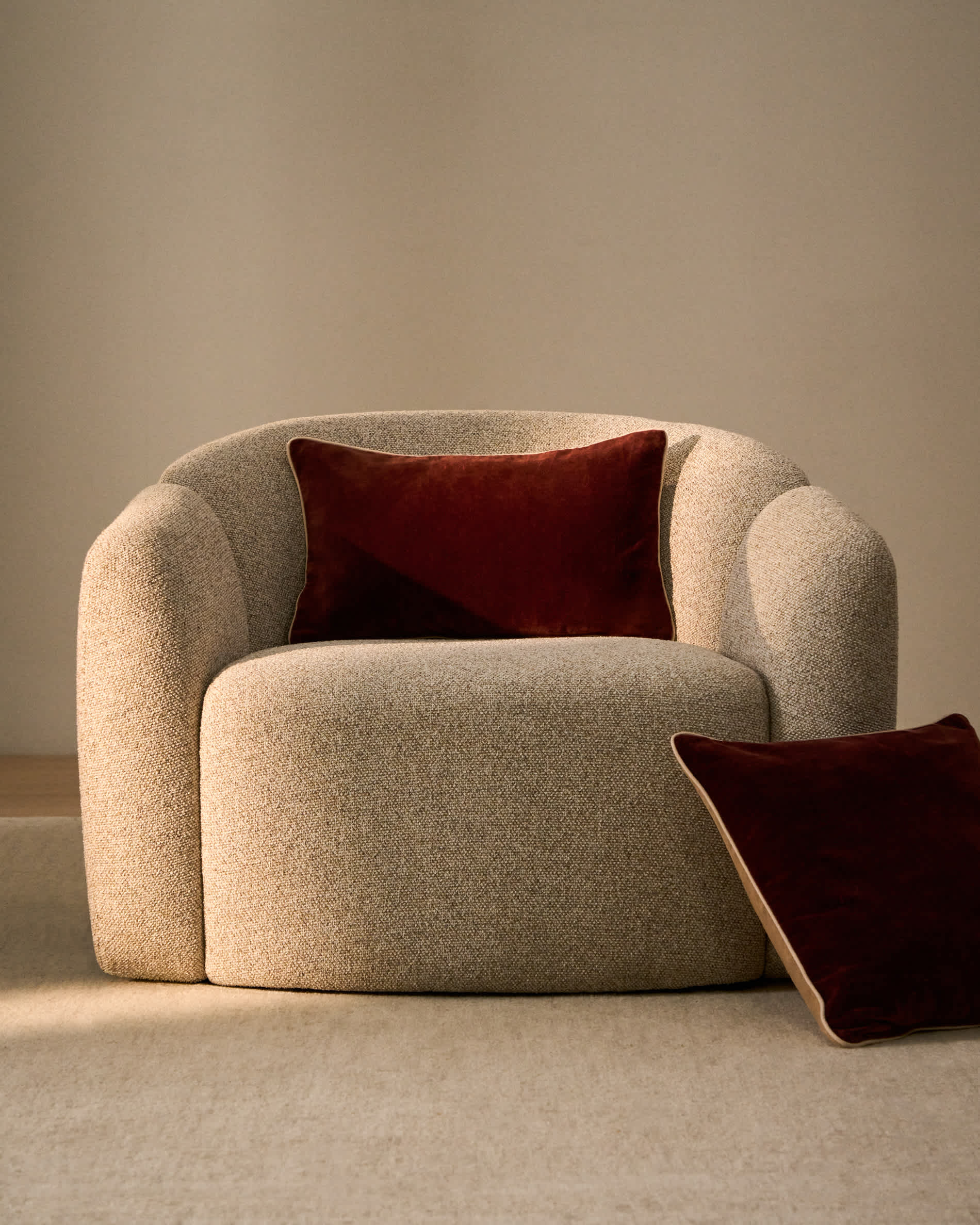 Ovelin maroon and ecru velvet cushion cover 30 x 50 cm