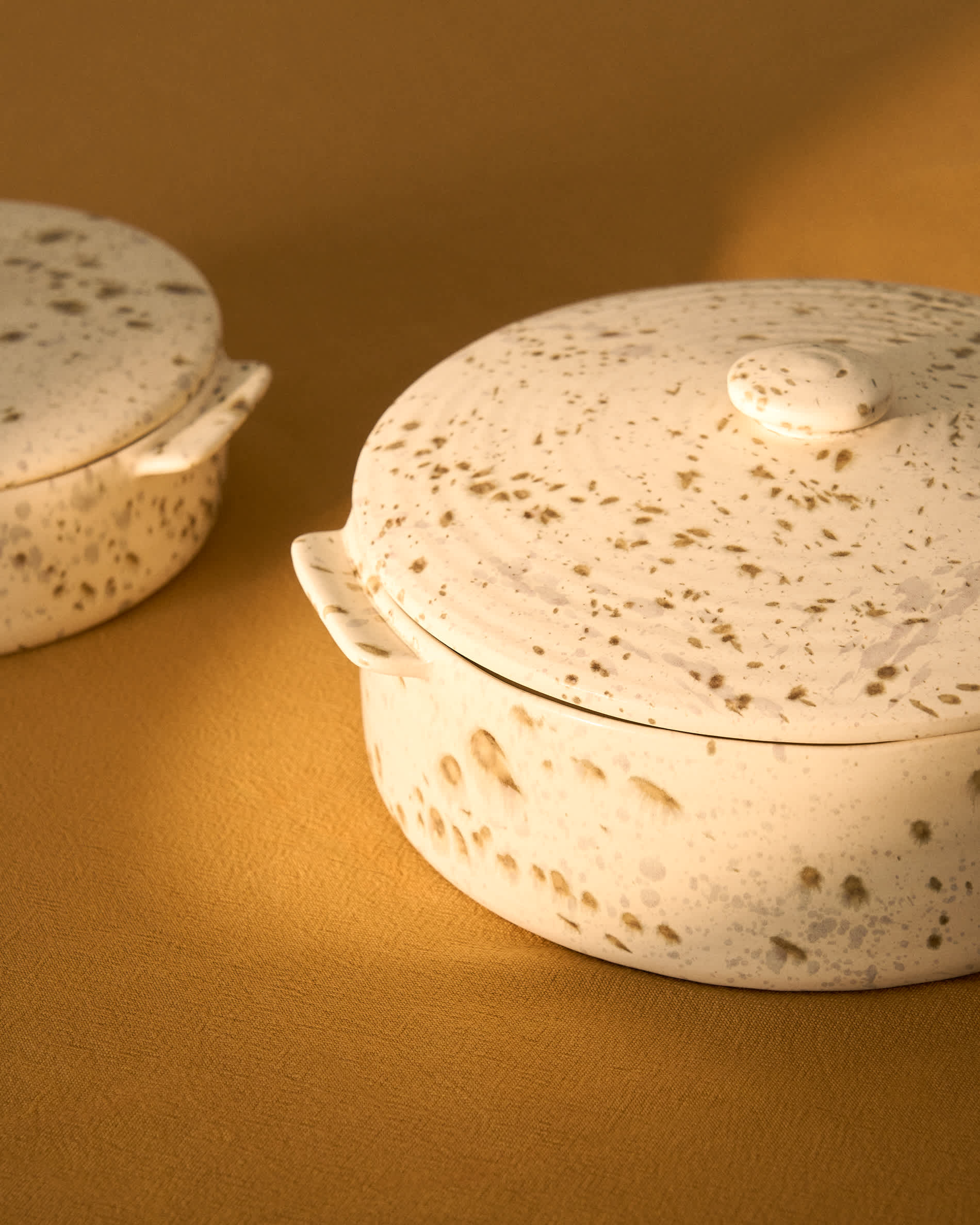 Convia baking dish in white and brown ceramic 1 l