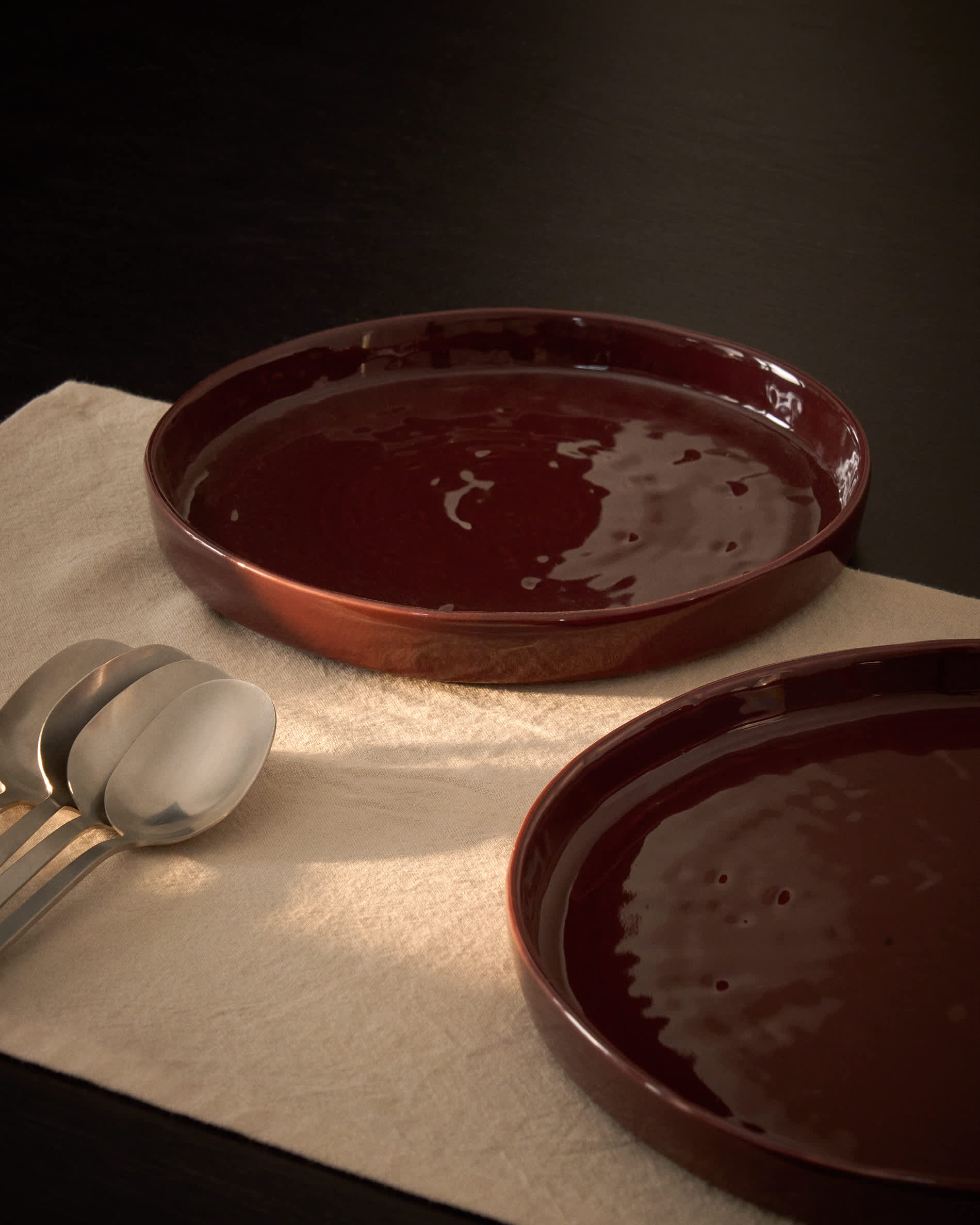 Daner burgundy ceramic dessert plate