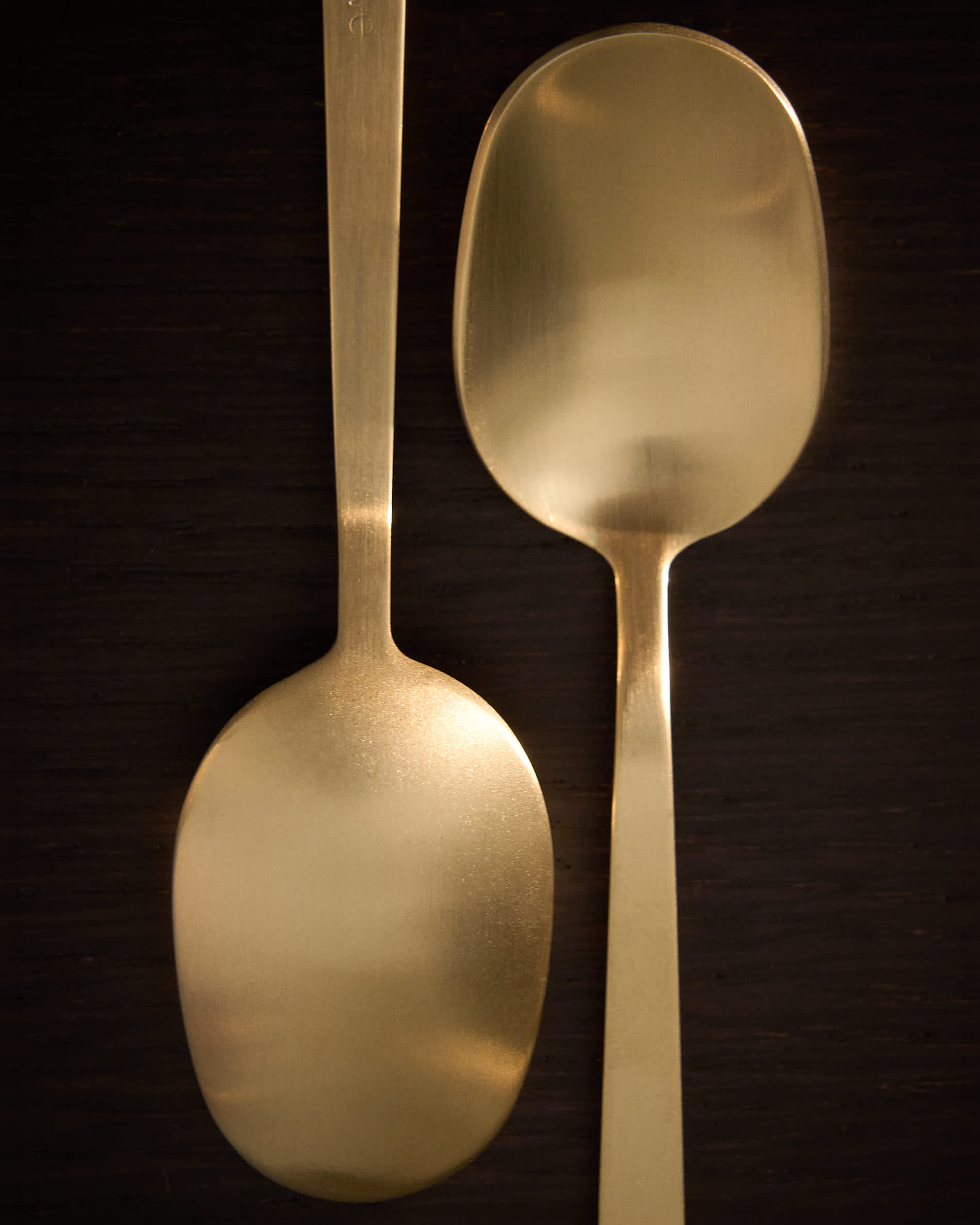 Dilora 16-piece stainless steel cutlery set with a matte gold finish