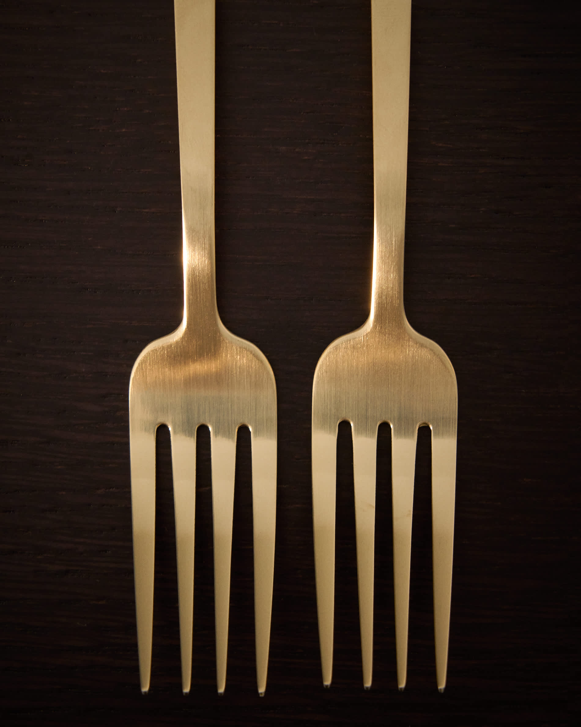 Dilora 16-piece stainless steel cutlery set with a matte gold finish