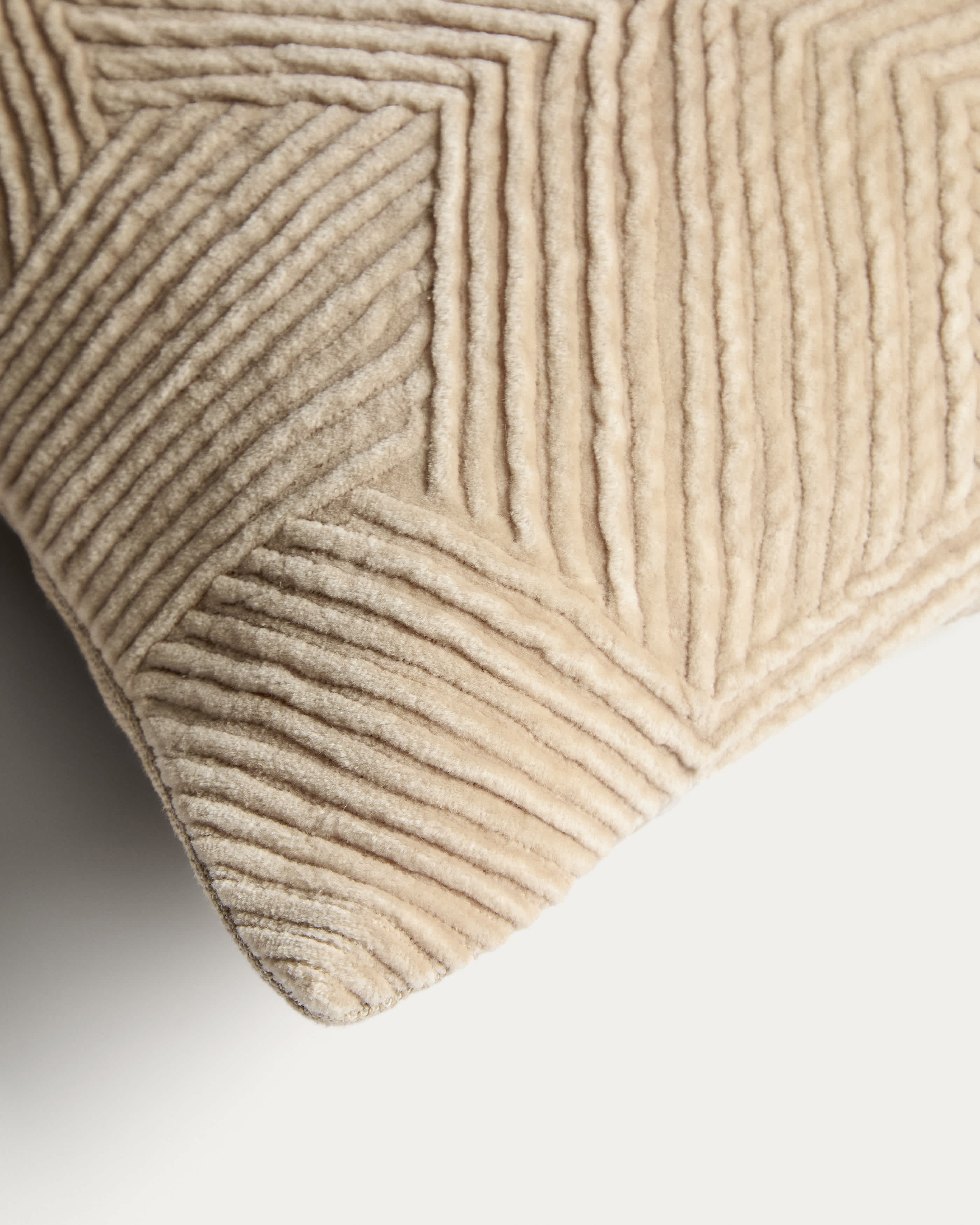 Morine off-white velvet cushion cover 30 x 50 cm