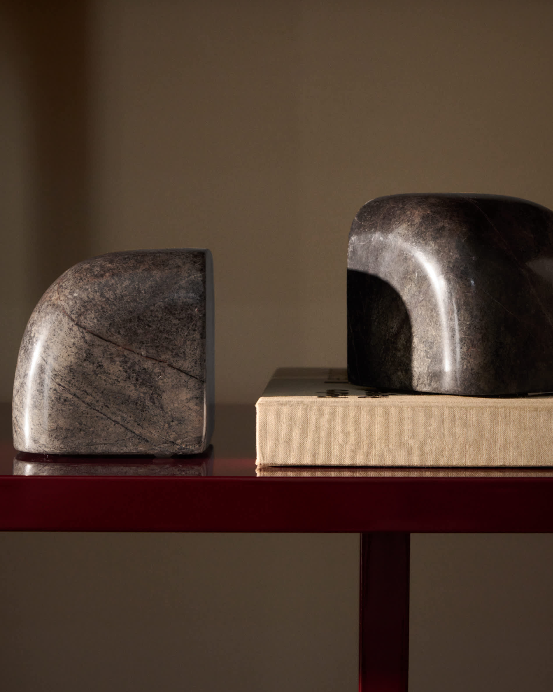 Benine dark green marble bookends