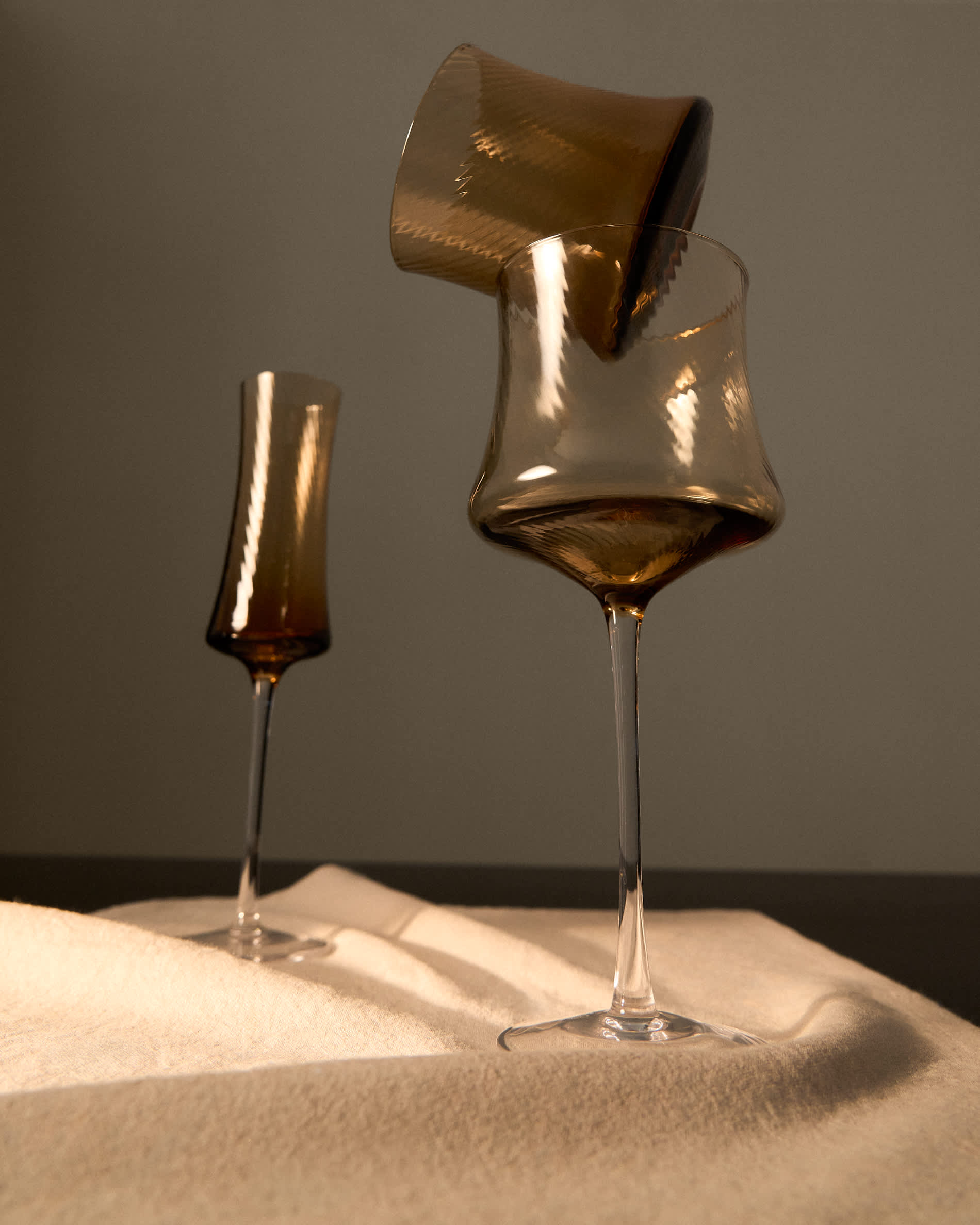 Auri amber champagne glass with relief, 15 cl