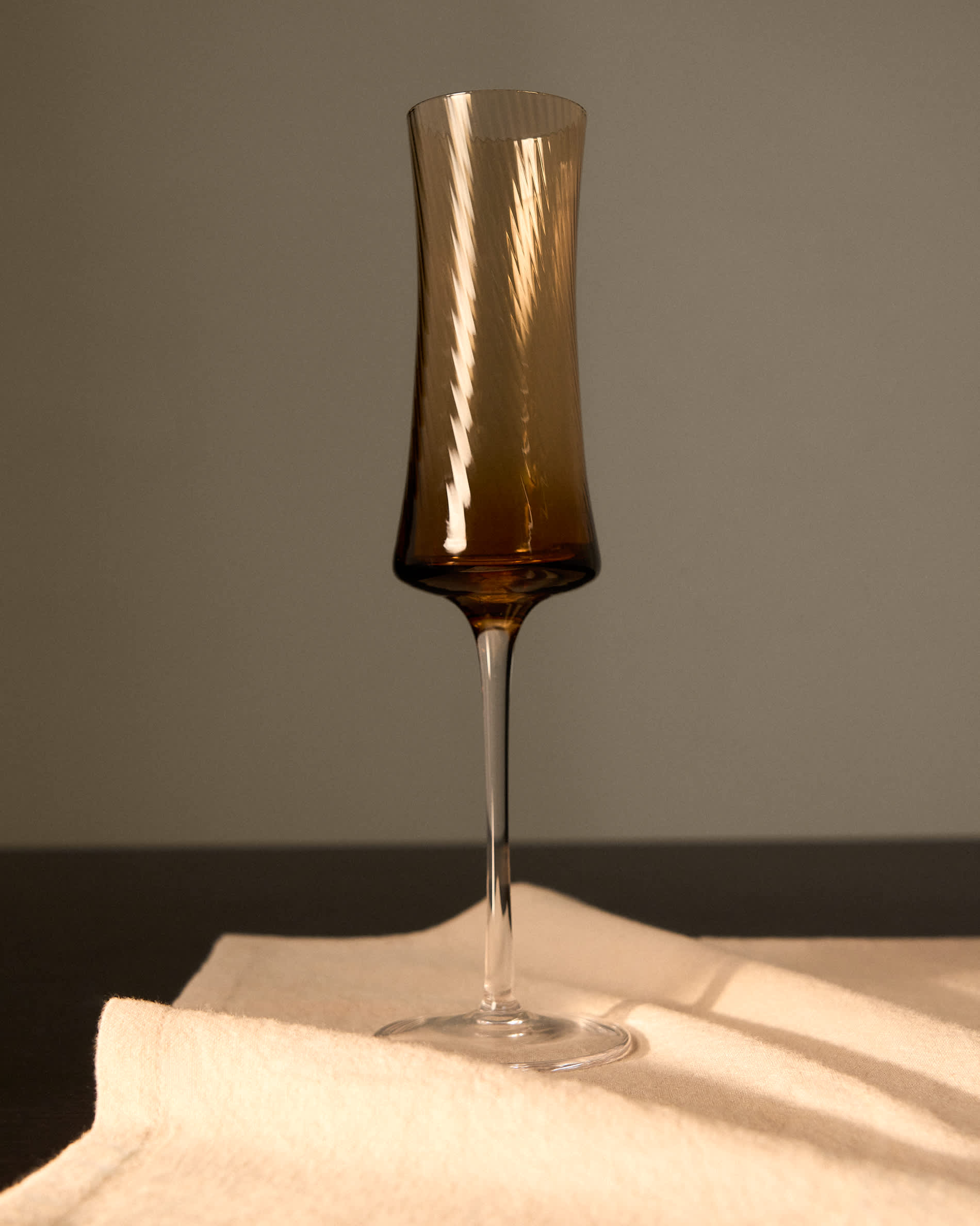 Auri amber champagne glass with relief, 15 cl