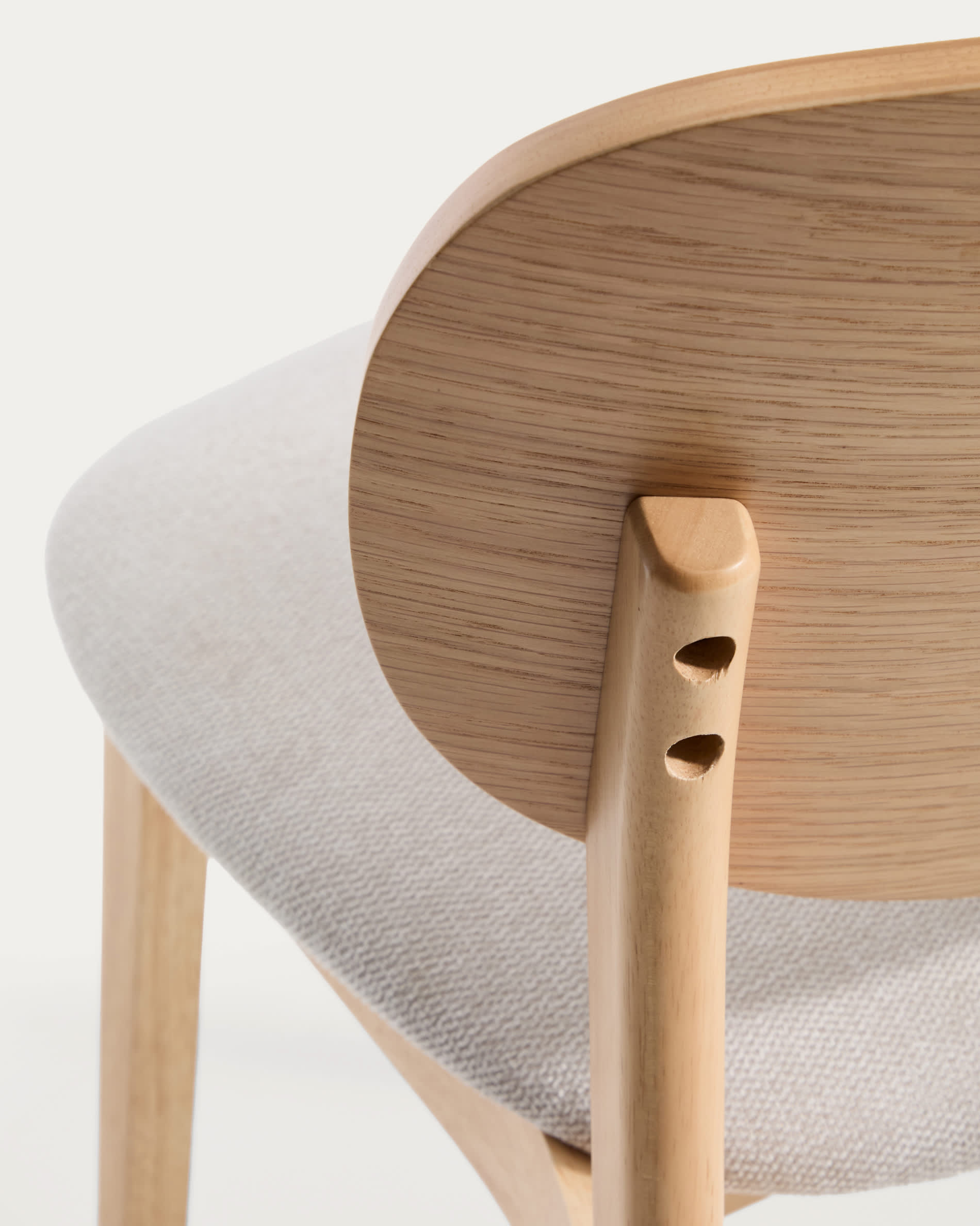 Ludara chair in oak veneer and beige chenille