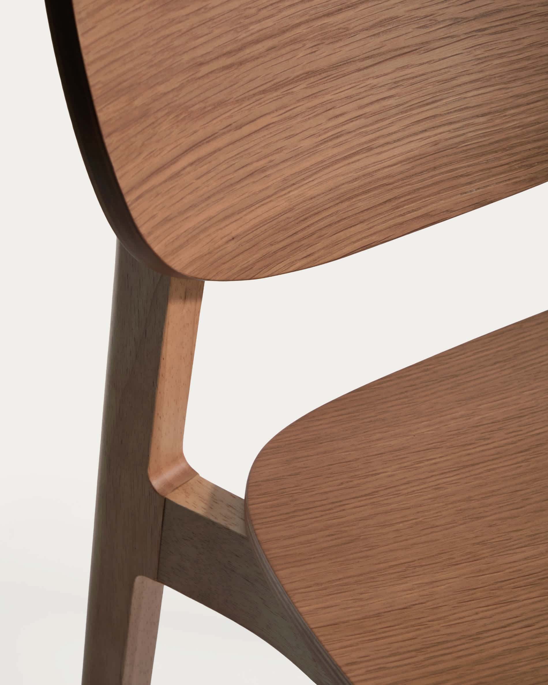 Ludara oak veneer chair with walnut finish
