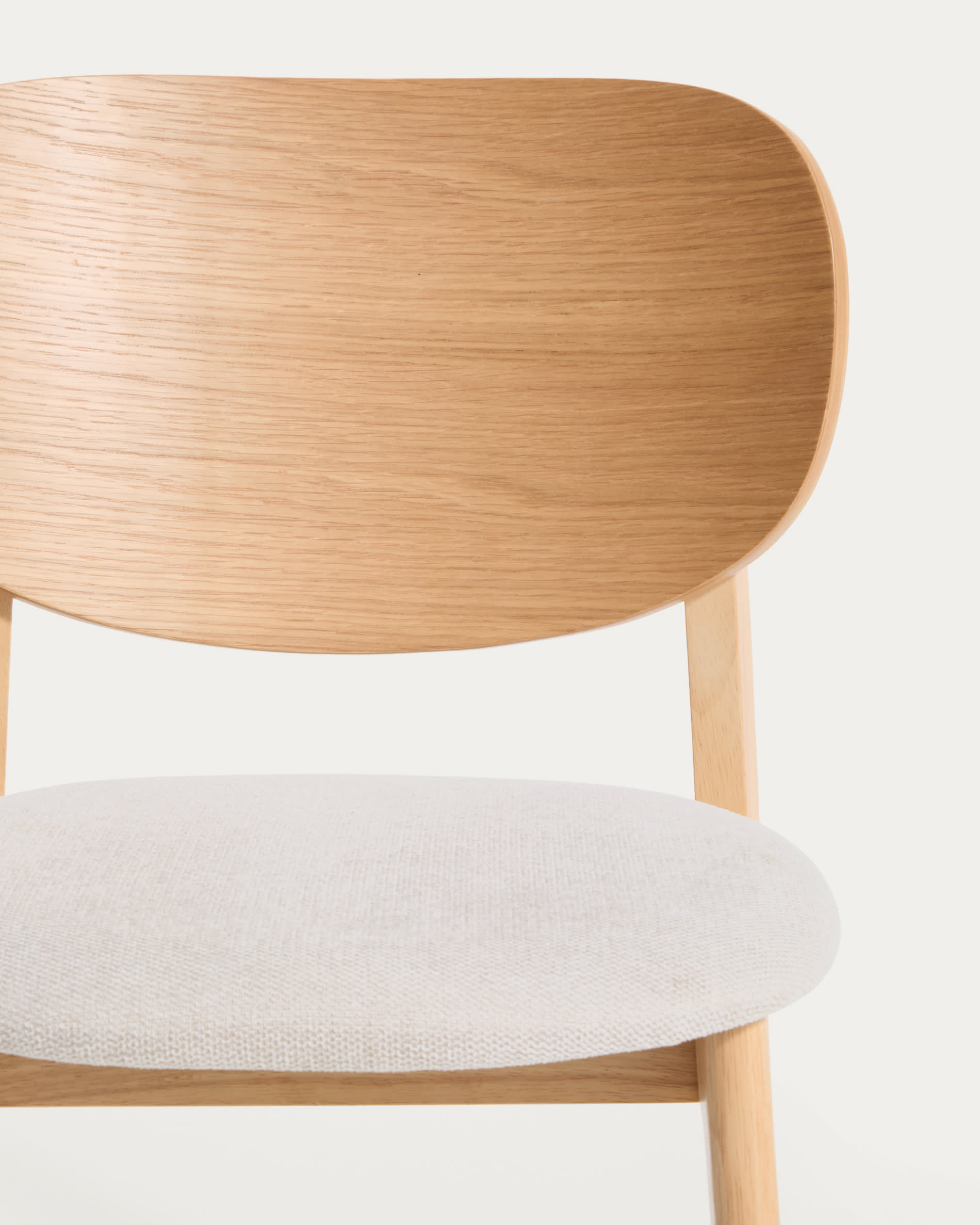 Ludara chair in oak veneer and beige chenille