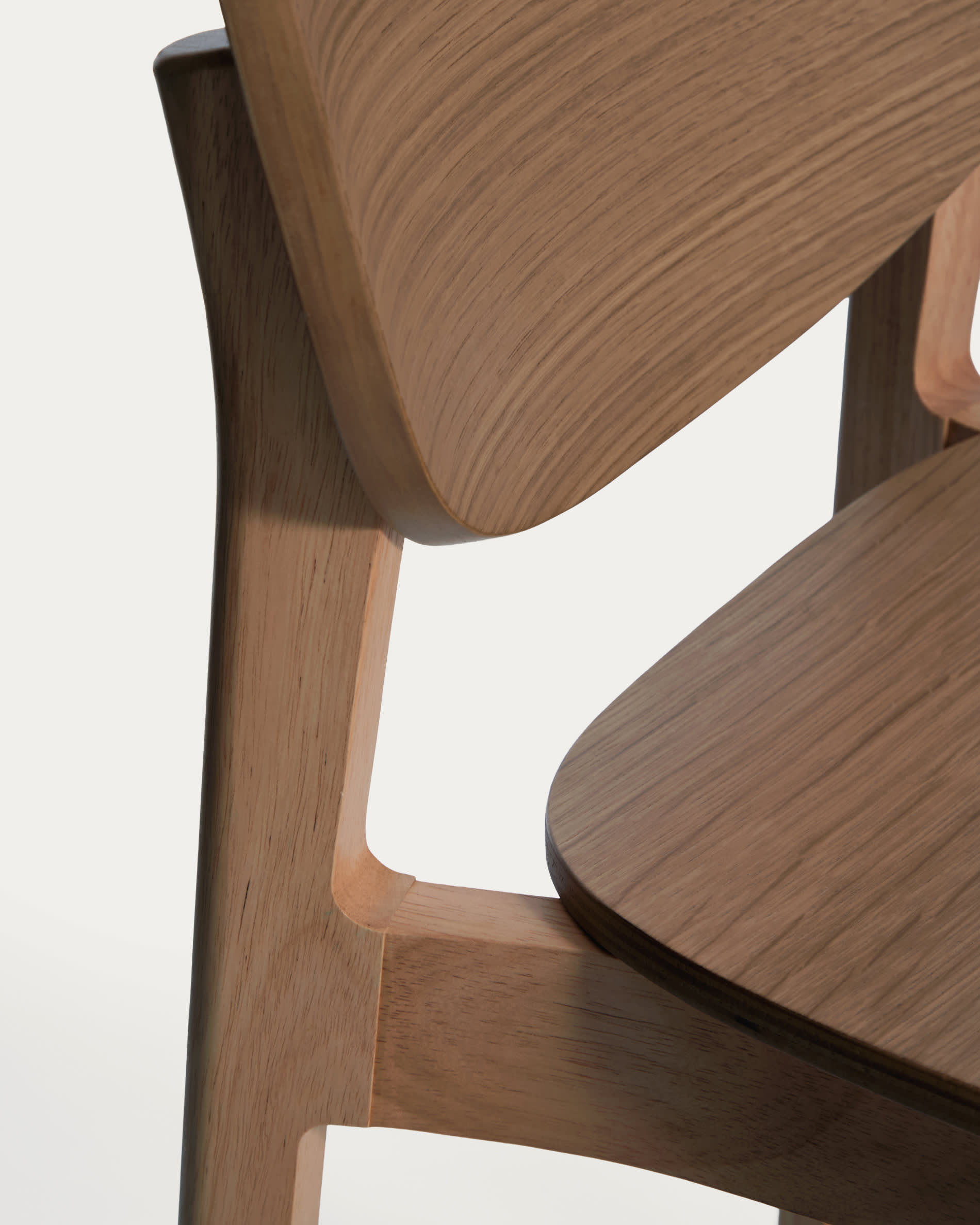 Ludara stool in oak veneer with walnut finish 65cm