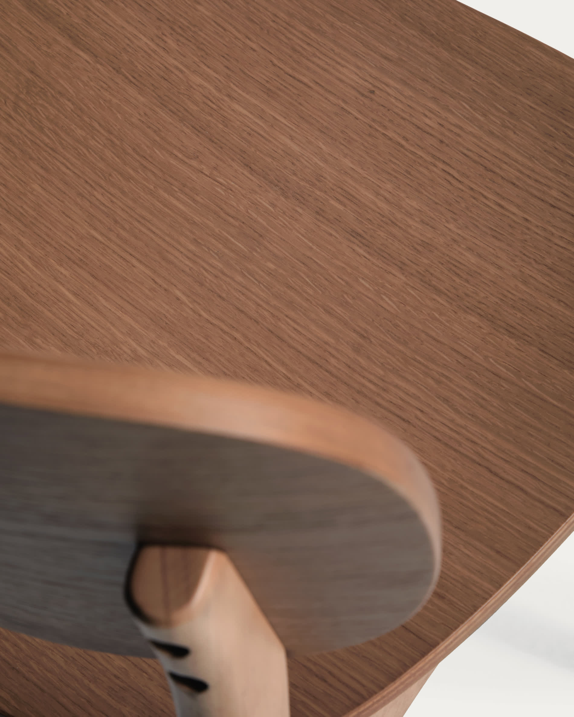 Ludara oak veneer chair with walnut finish