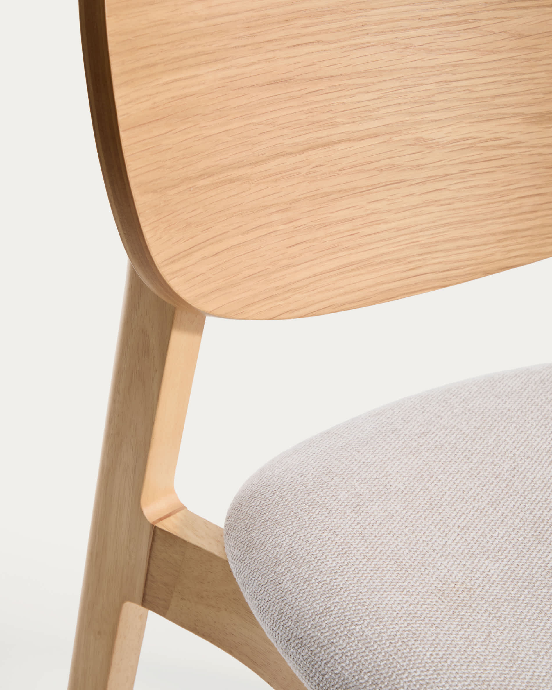 Ludara chair in oak veneer and beige chenille