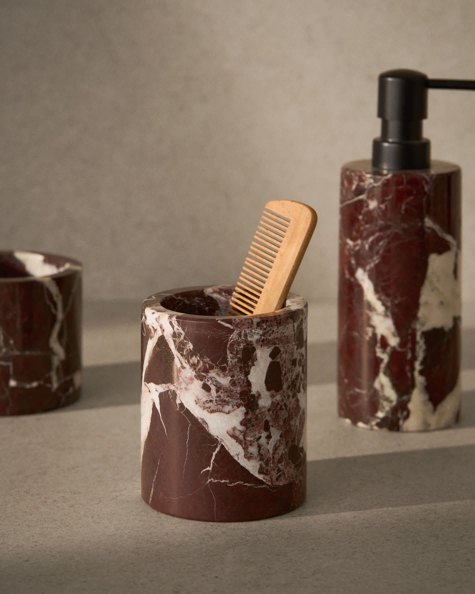 Leran burgundy marble toothbrush holder