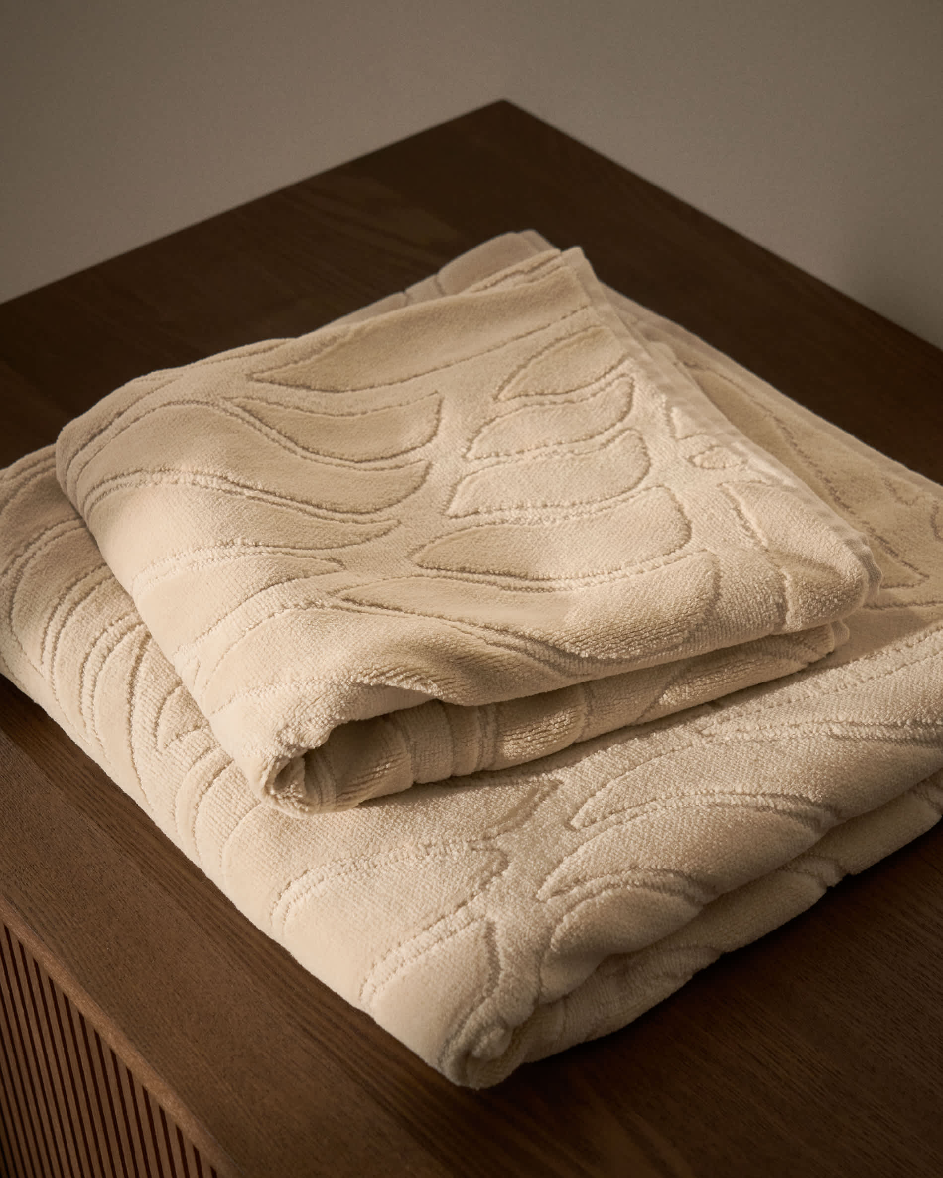 Lurevi 100%-cotton jacquard hand towel with a beige velvet finish 50 x 90 cm