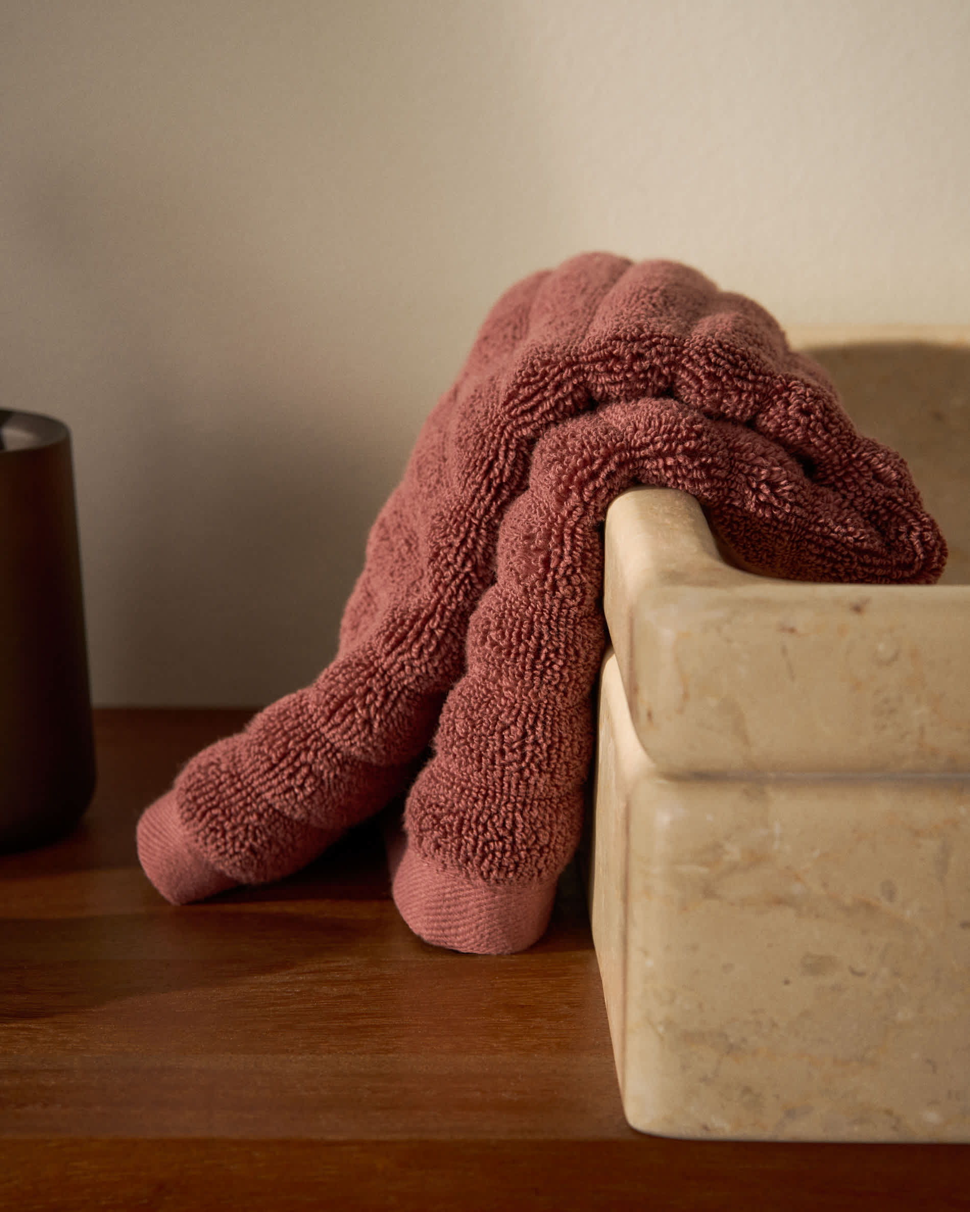 Navira 100% cotton maroon guest towel 30 x 50 cm