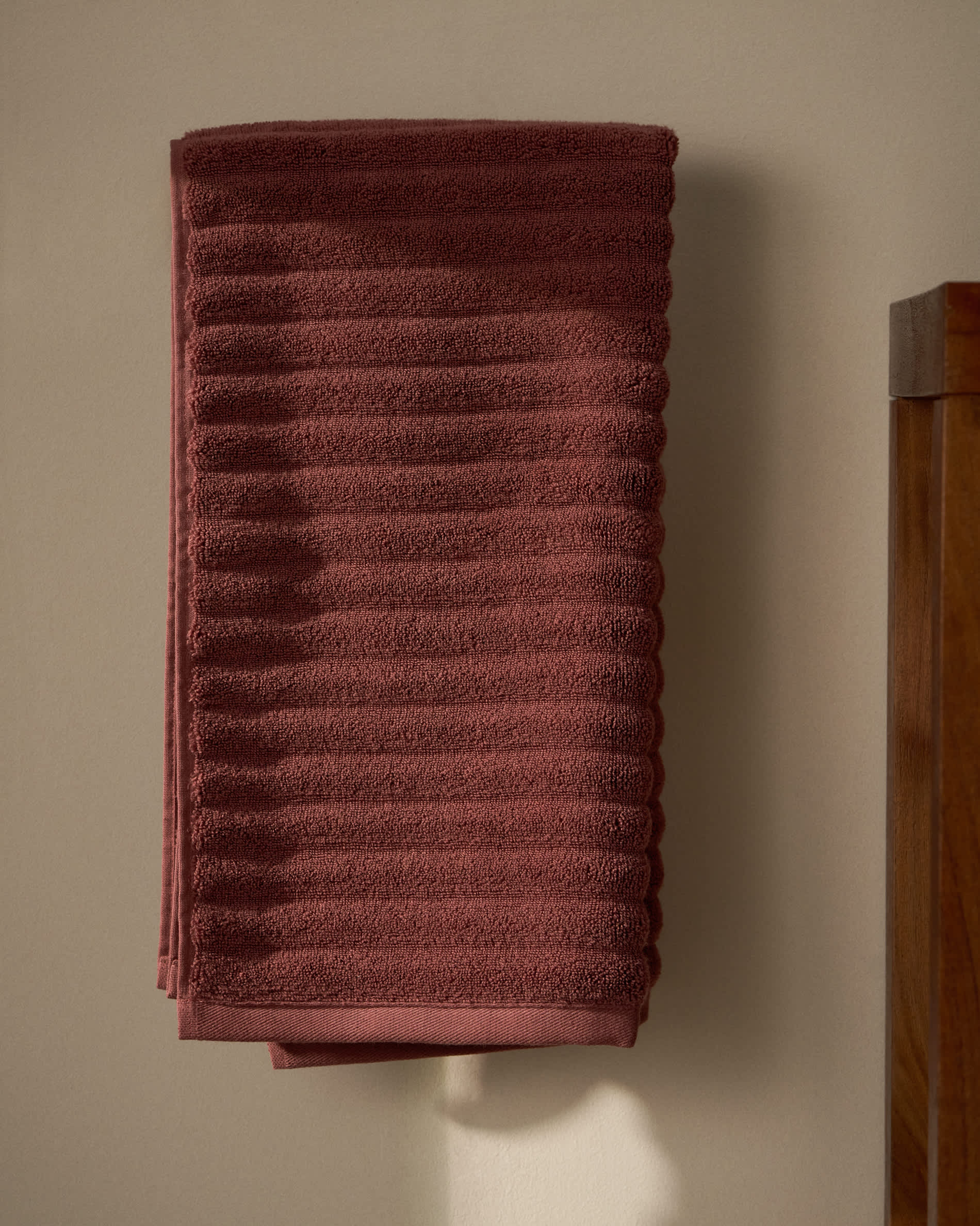 Navira 100%-cotton maroon hand towel 50 x 90 cm