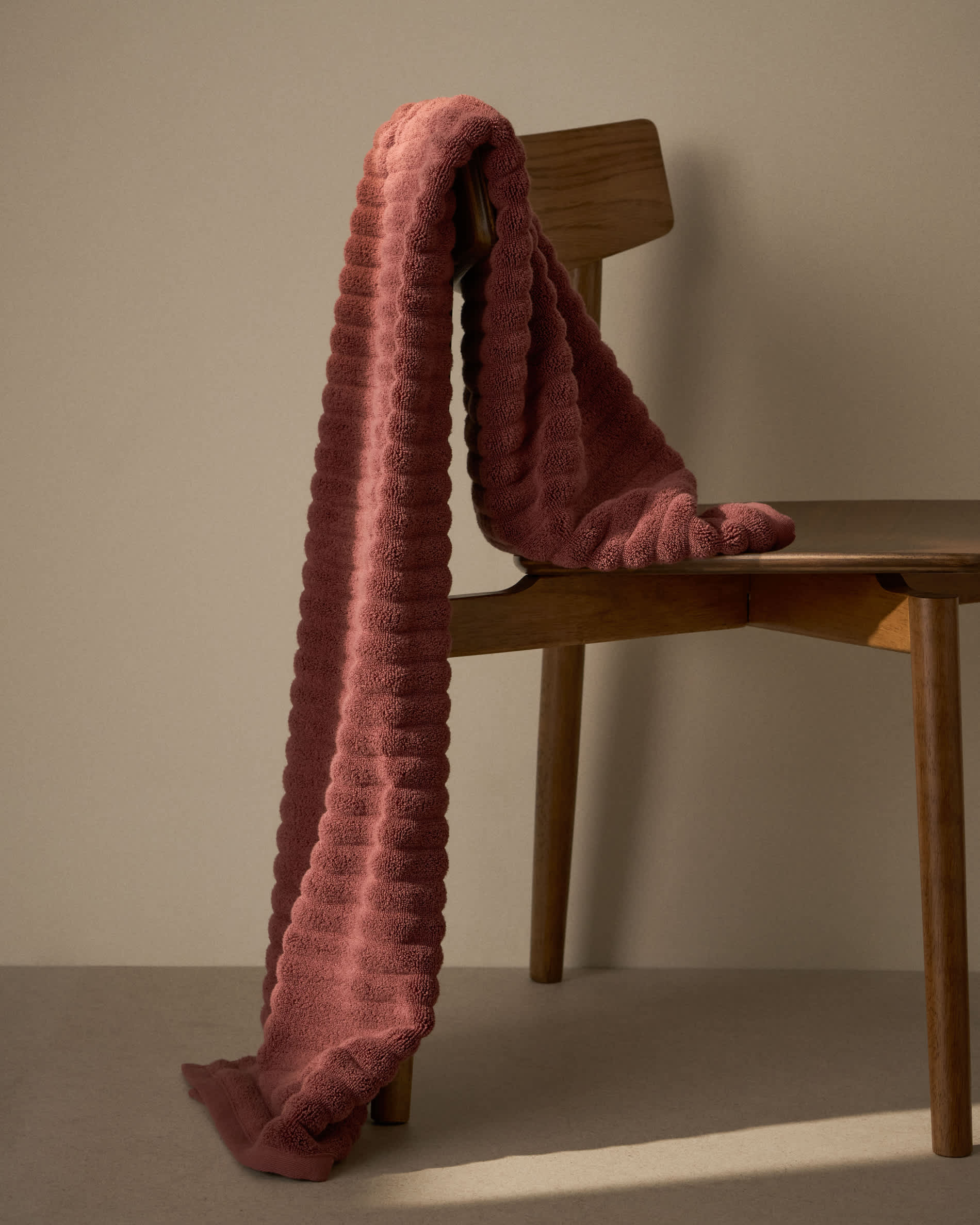 Navira 100% cotton maroon 70 x 140 cm bath towel