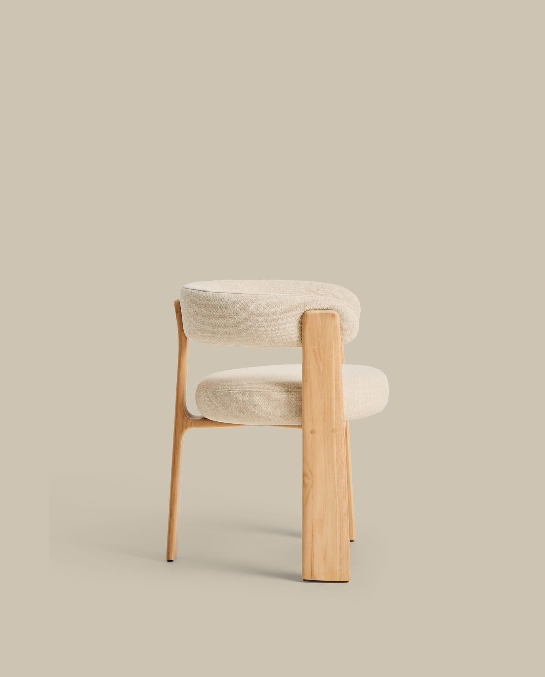 Granite 3-leg beige outdoor chair with FSC 100% solid teak wood legs in a natural finish