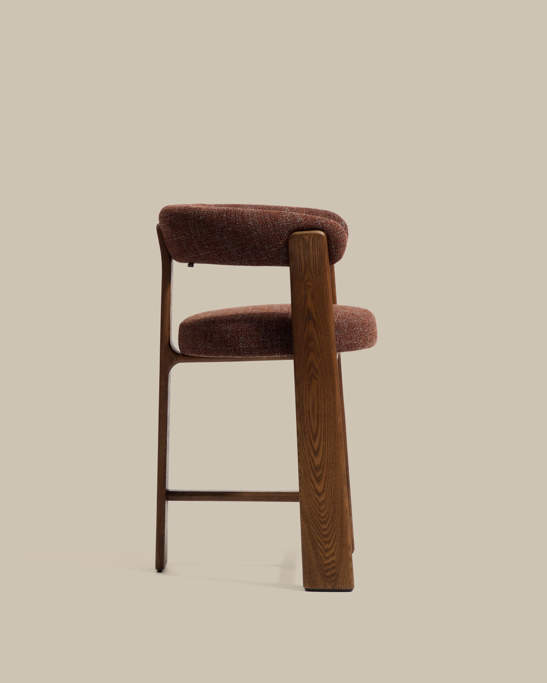 Granite stool with 3 legs in brown chenille and solid ash wood with walnut finish FSC 100% 65cm.