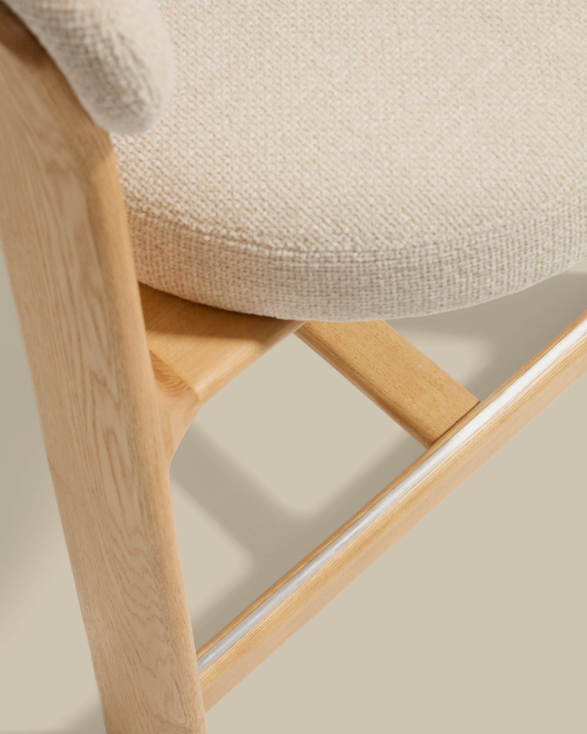Granite stool with 3 legs in beige chenille and solid ash wood with natural finish FSC 100% 65cm.