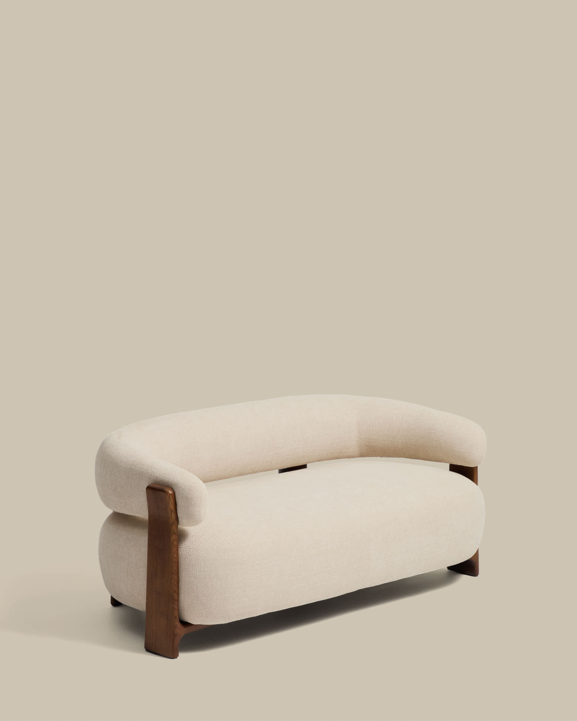 Granite 2-seater sofa in beige chenille with solid ash wood legs with walnut finish 155cm FSC 100%