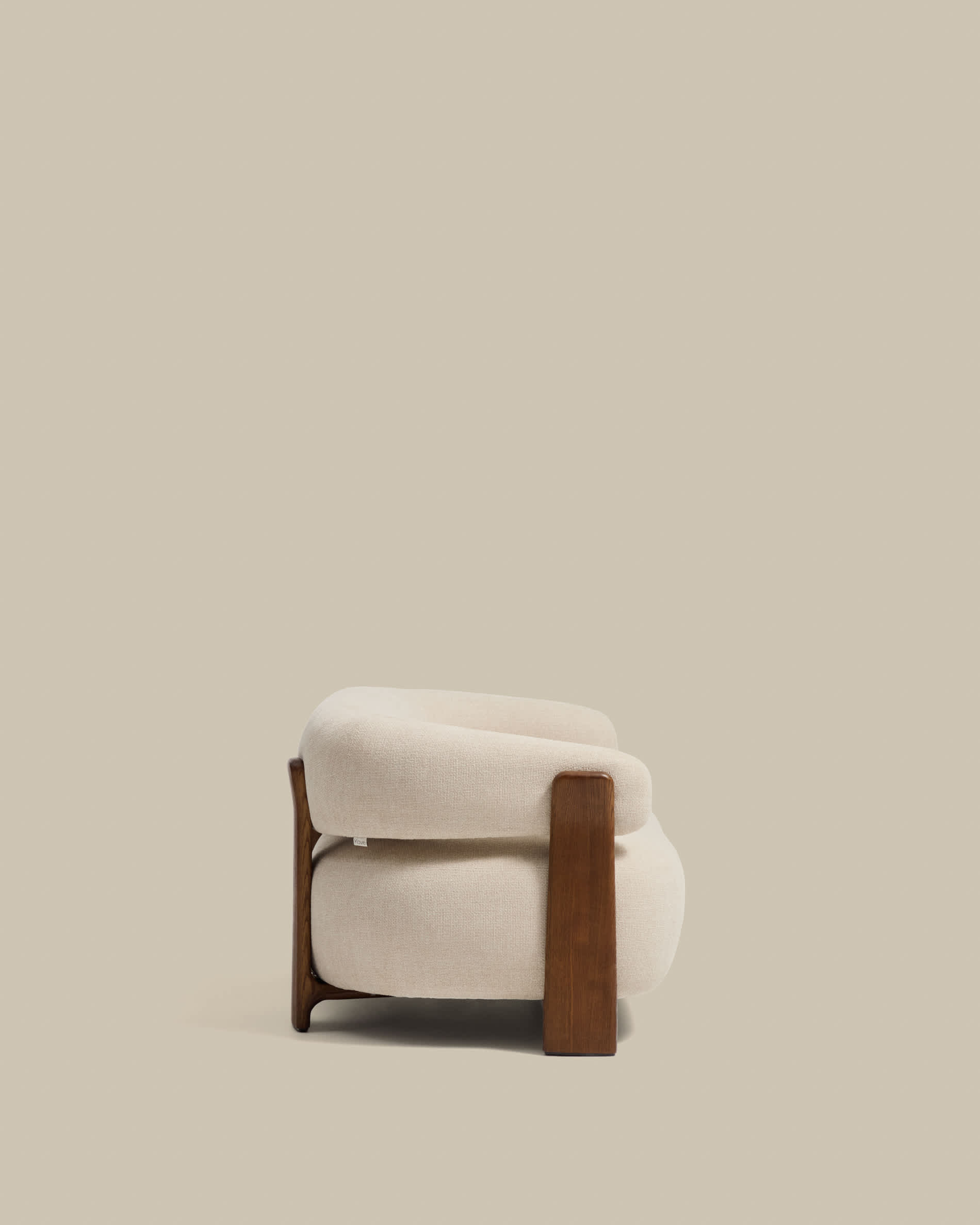 Granite 2-seater sofa in beige chenille with solid ash wood legs with walnut finish 155cm FSC 100%